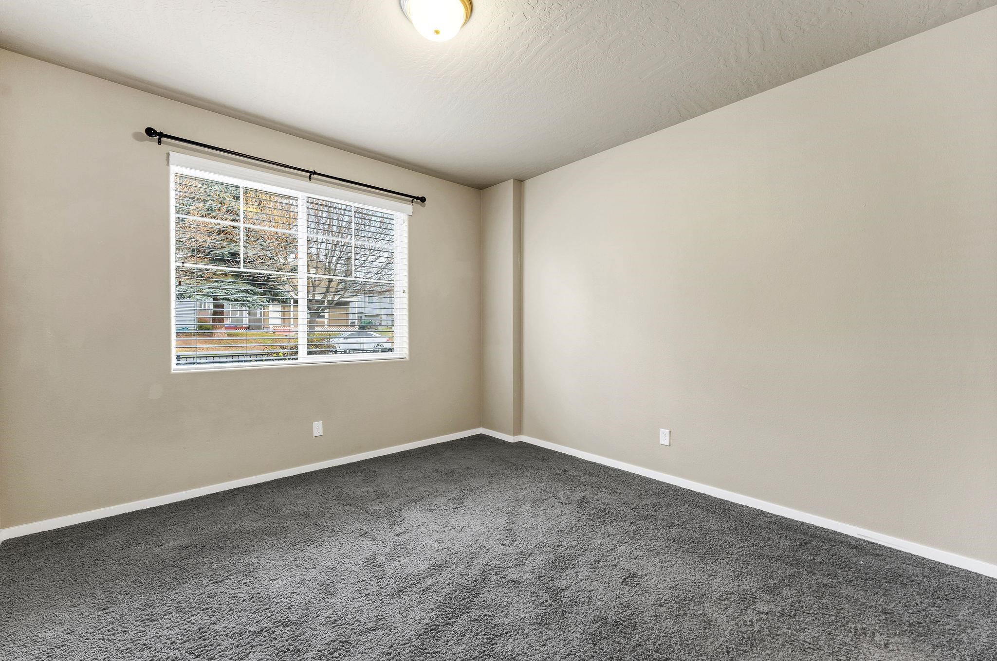 2121 W Bridge Ave - Photo 17