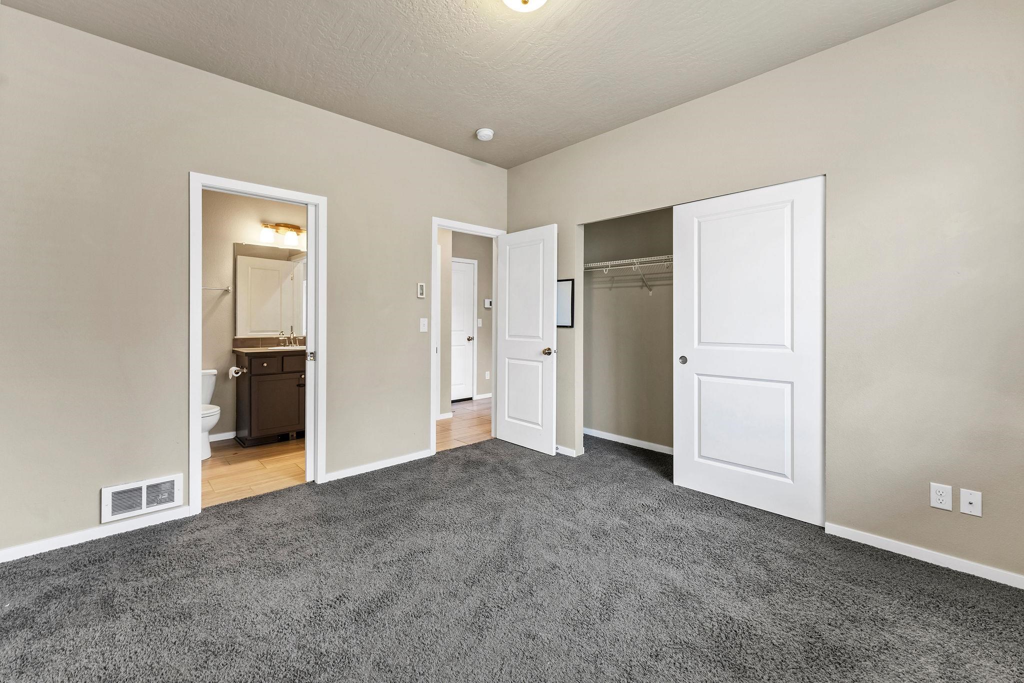 2121 W Bridge Ave - Photo 18