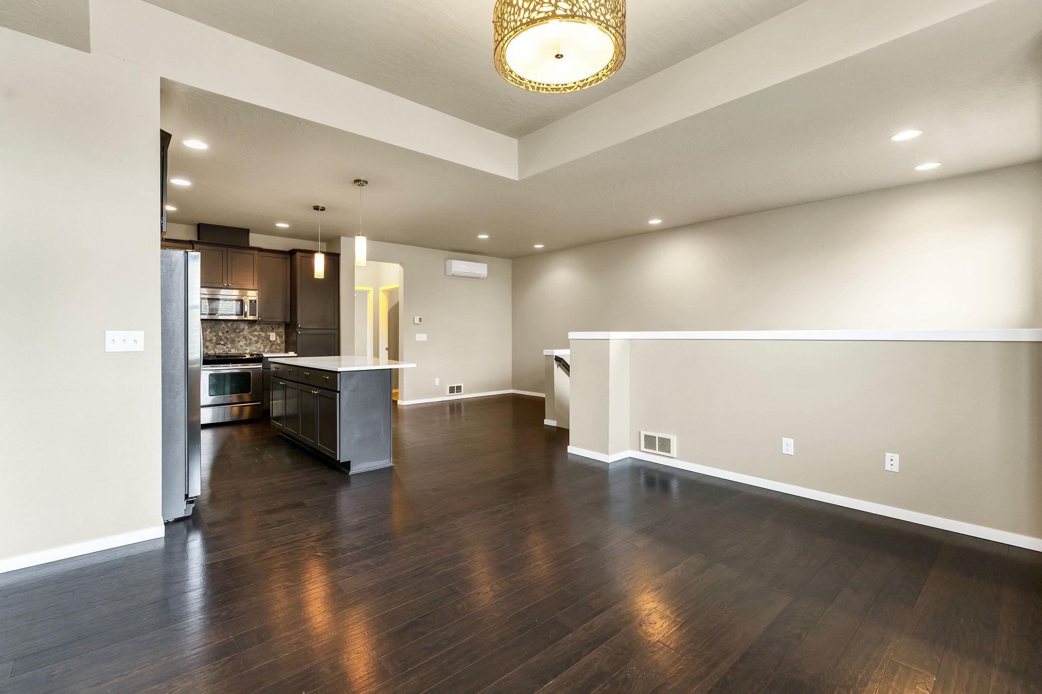 2121 W Bridge Ave - Photo 3