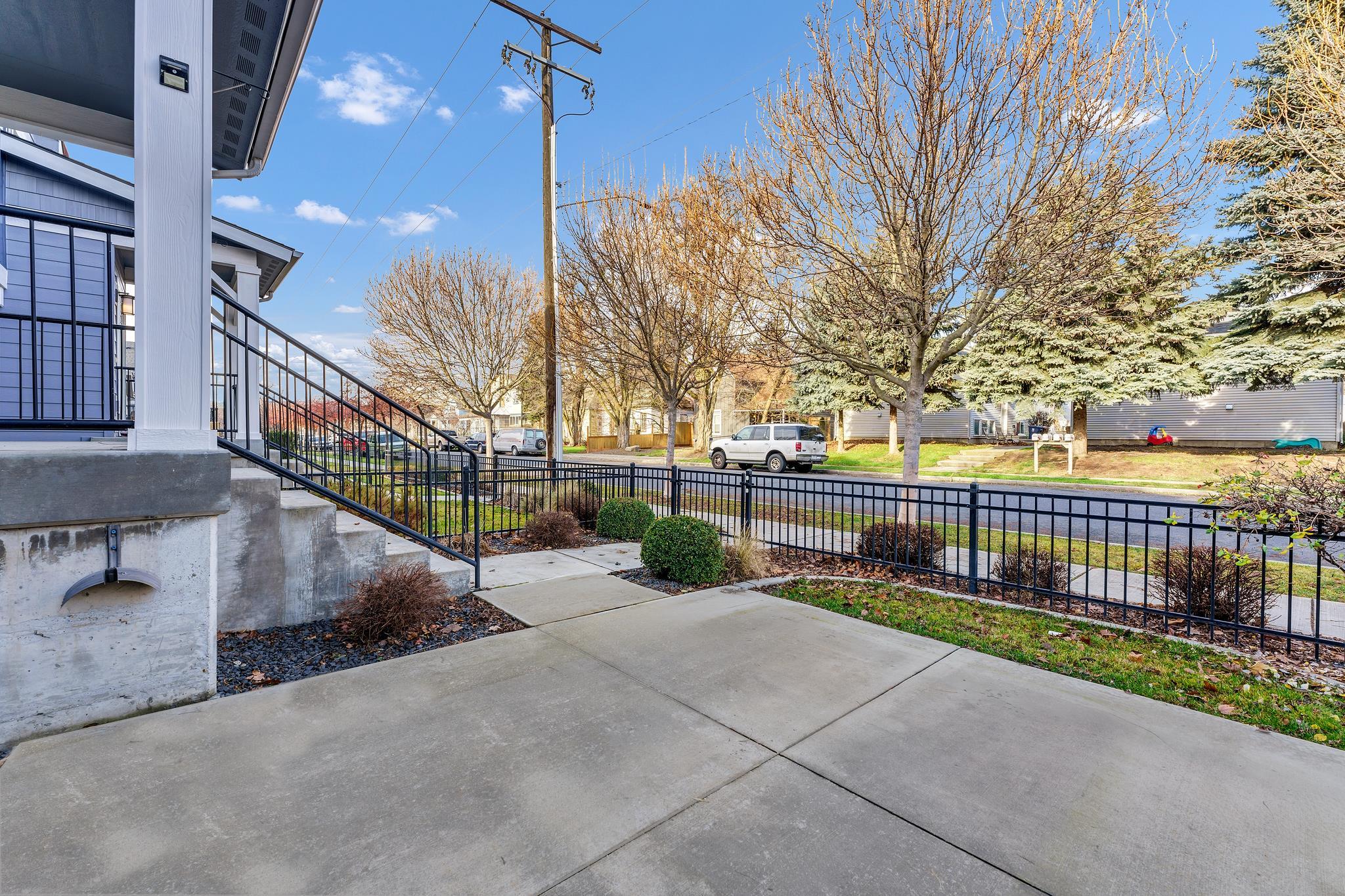 2121 W Bridge Ave - Photo 30