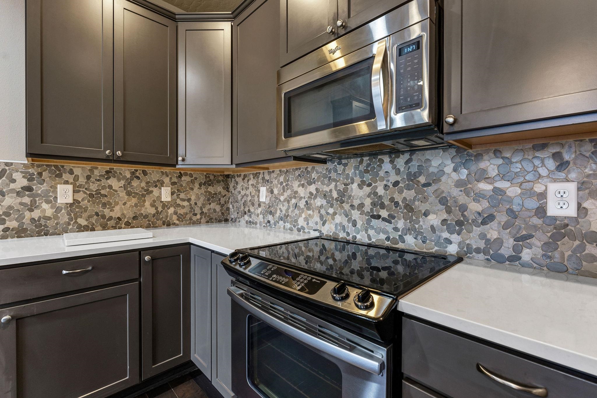 2121 W Bridge Ave - Photo 5