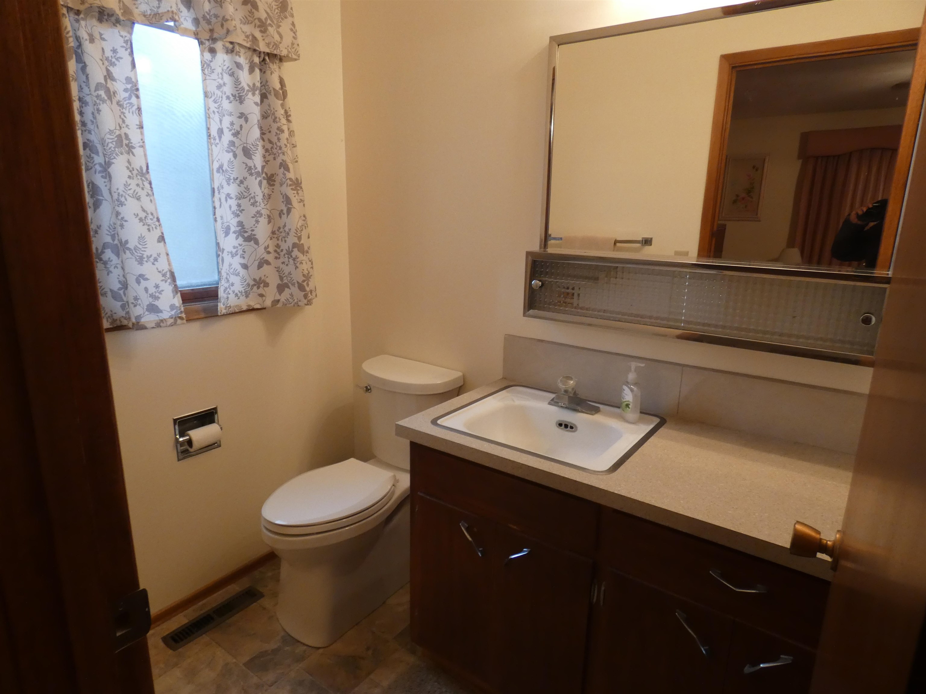 104 W 5TH St - Photo 16