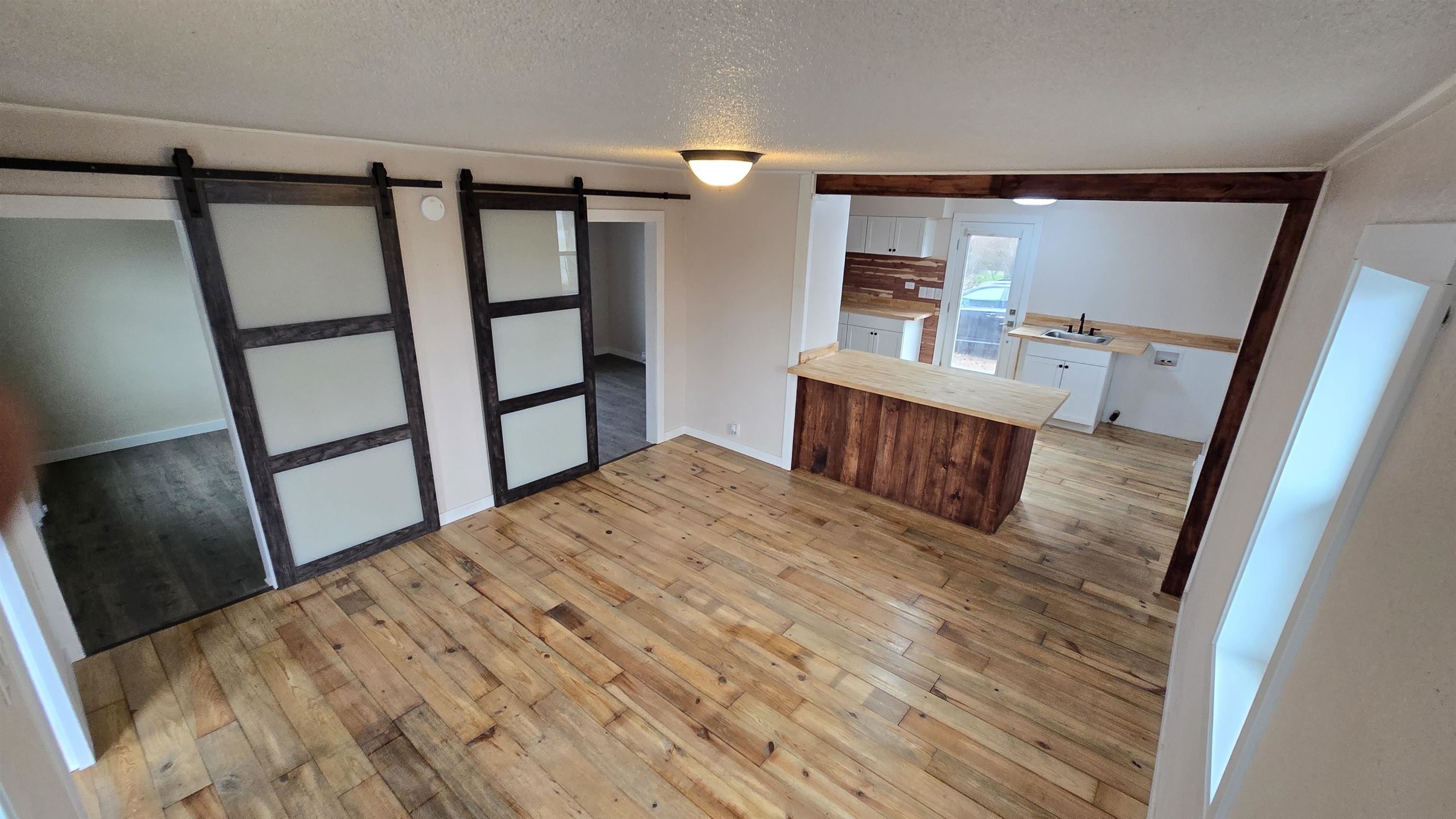 2927 E MISSION Ave - Photo 3