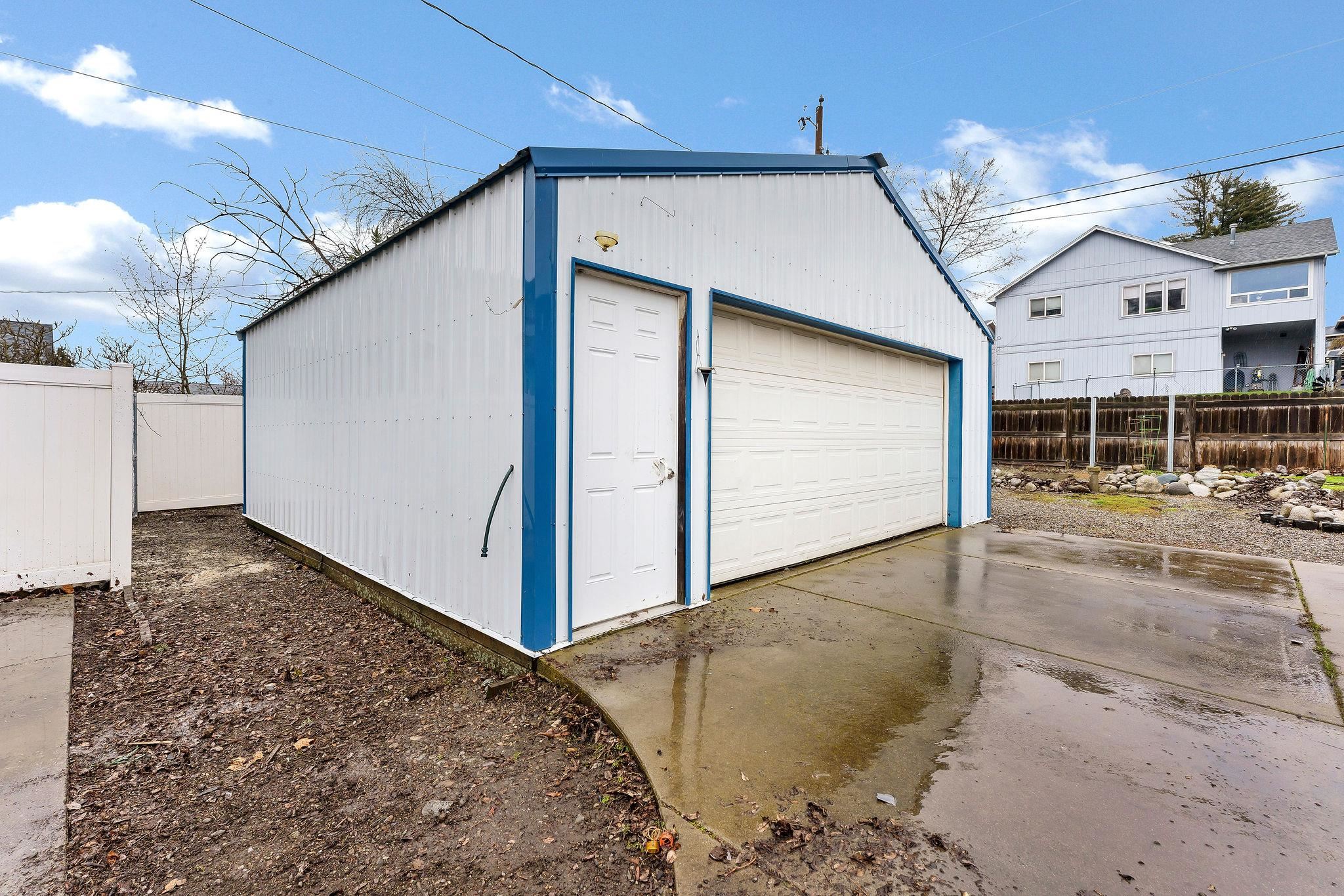 3707 E Bridgeport Ave - Photo 12