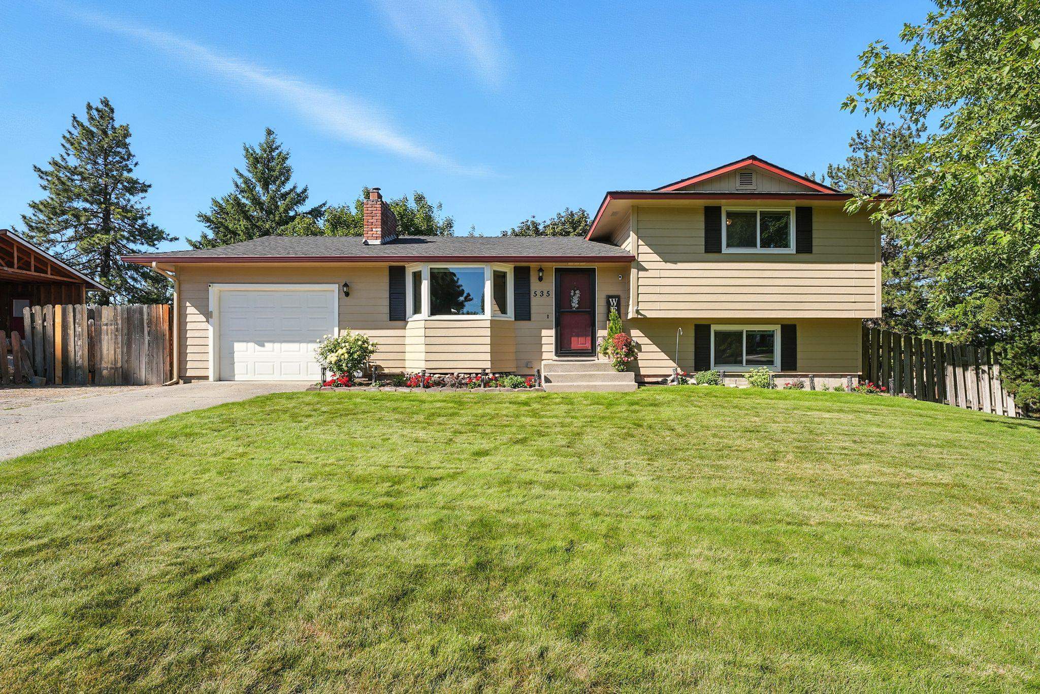 535 E Kedlin Ave - Photo 1