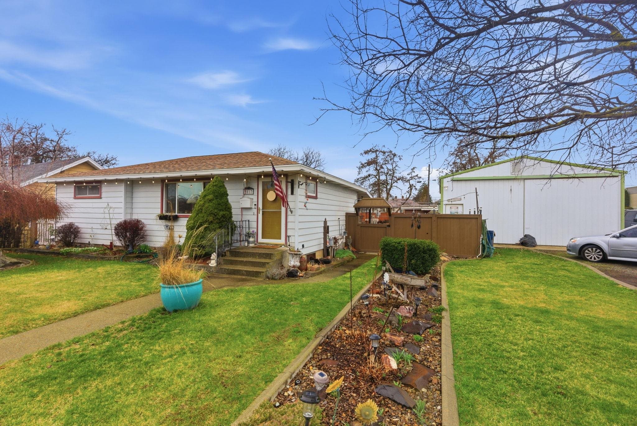 2817 N Lee St - Photo 2
