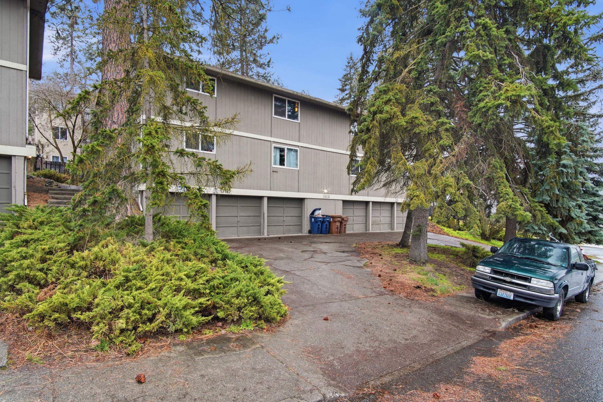 1923 W 7th Ave - Photo 1