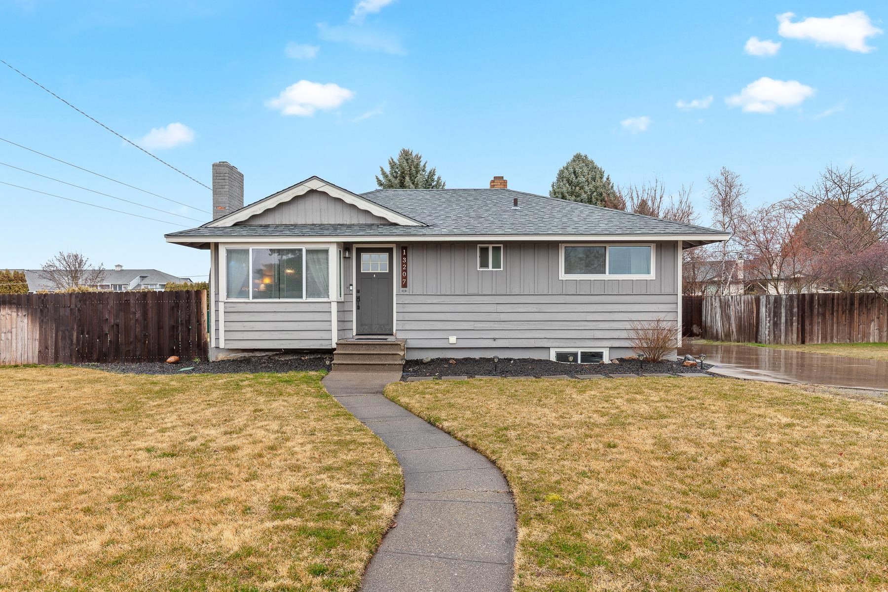13207 E Boone Ave - Photo 2