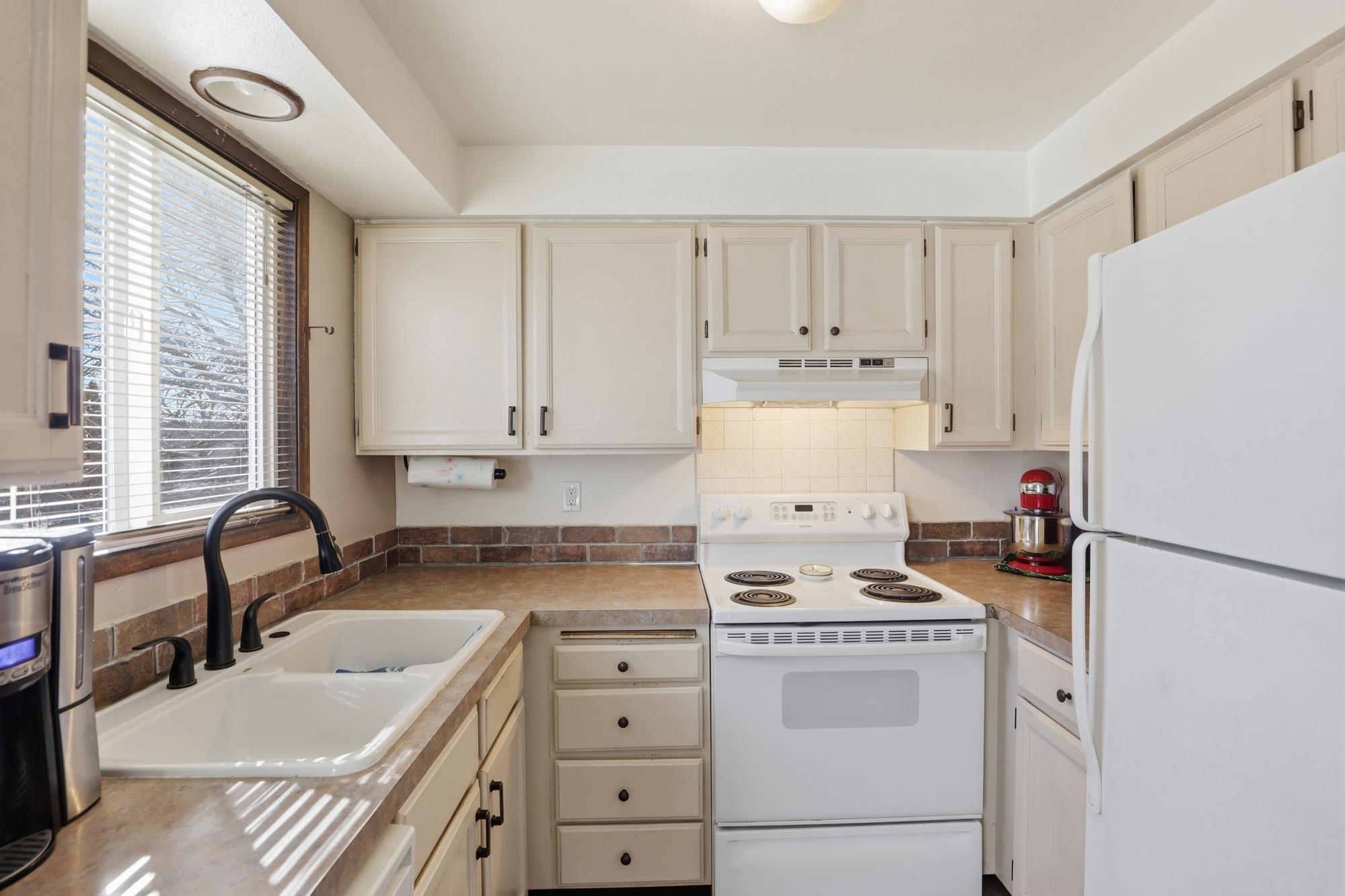 8111 E Harrington Ave - Photo 4