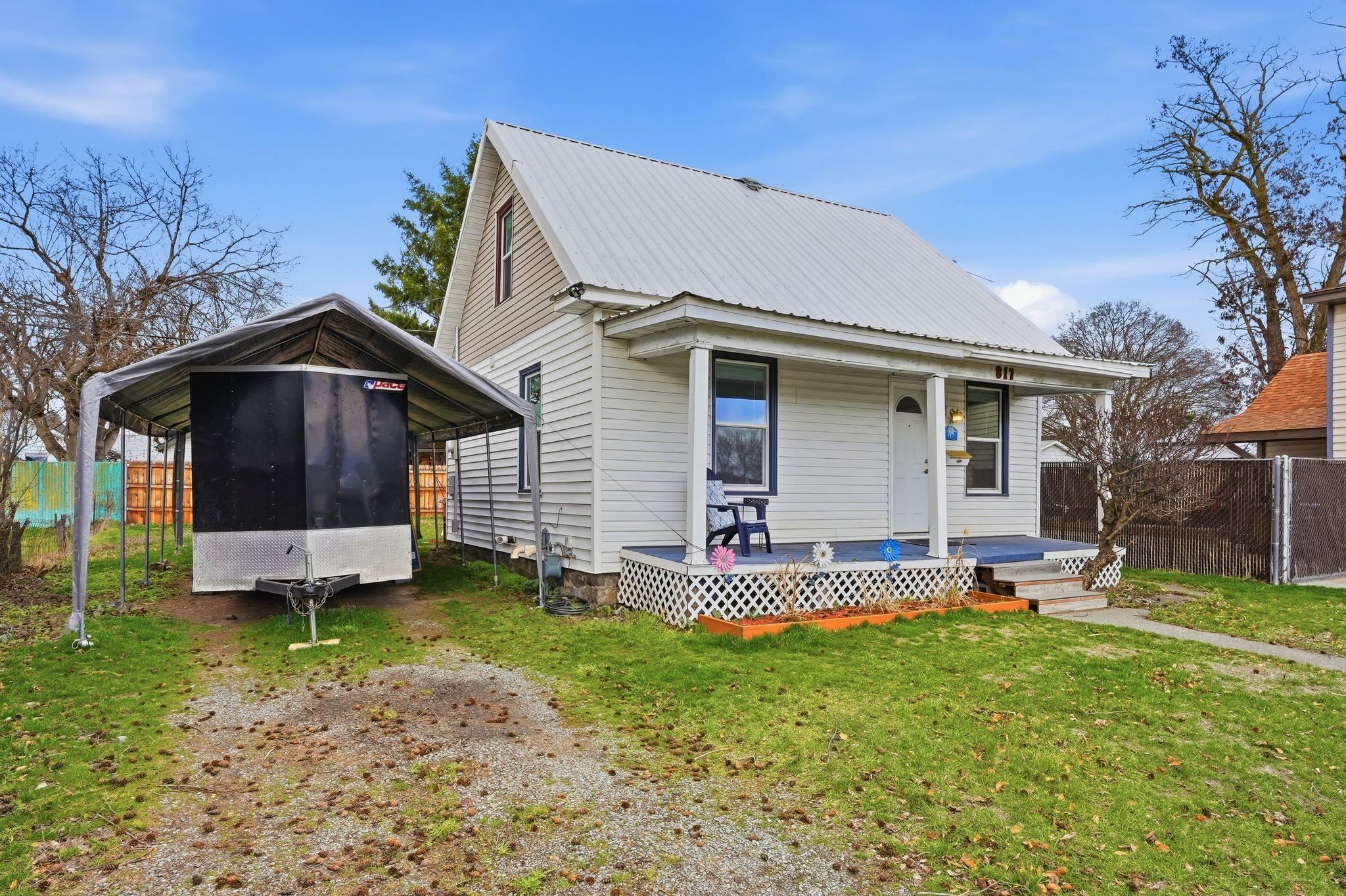 817 E Walton Ave - Photo 1