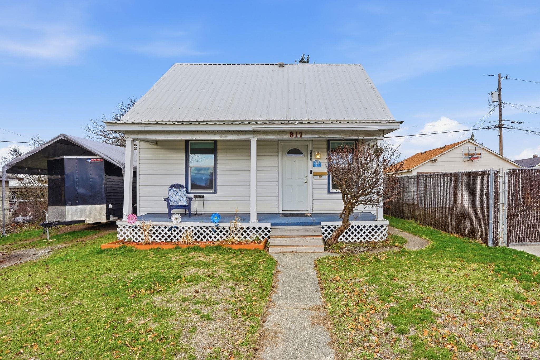 817 E Walton Ave - Photo 2
