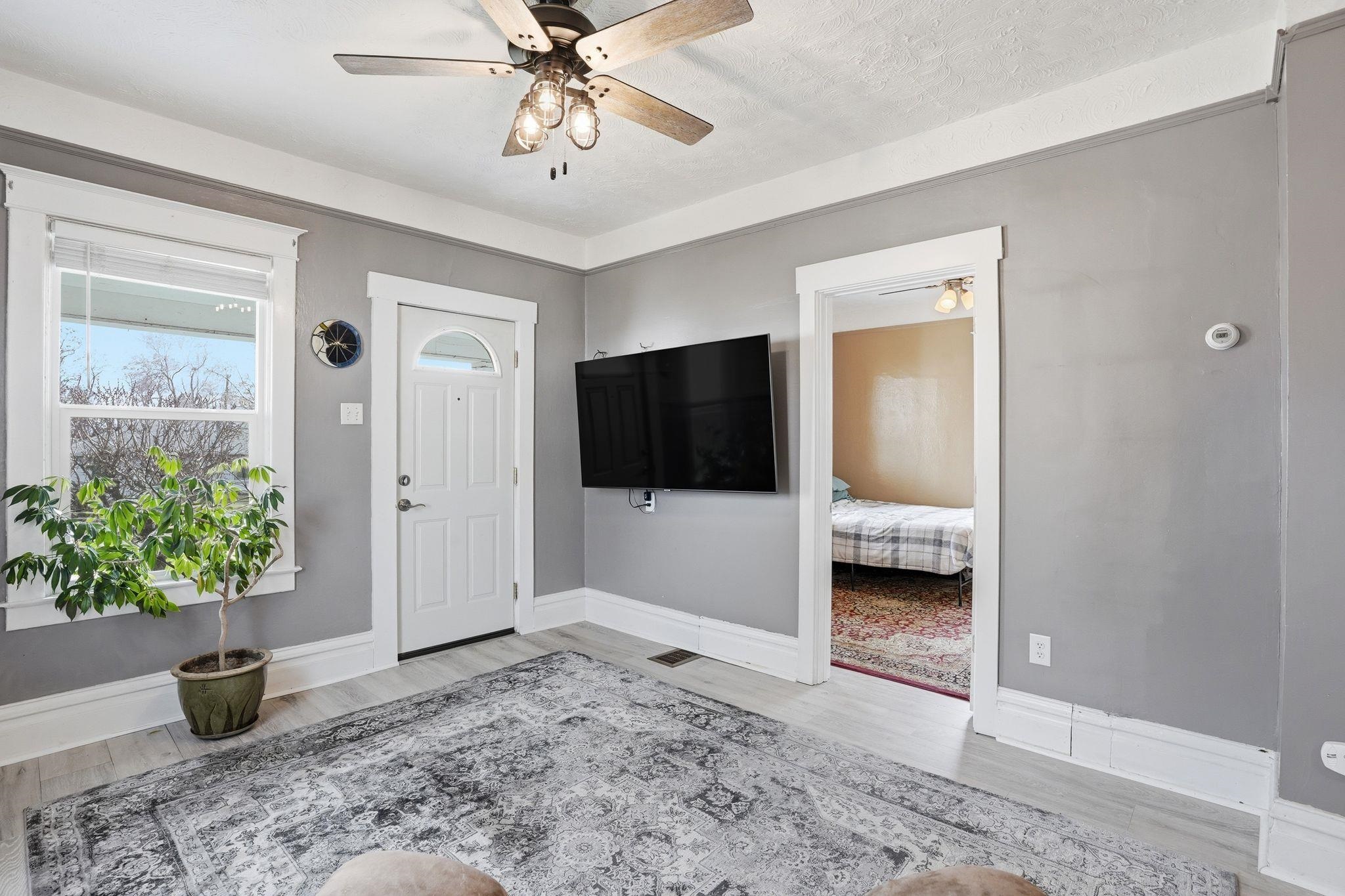817 E Walton Ave - Photo 11