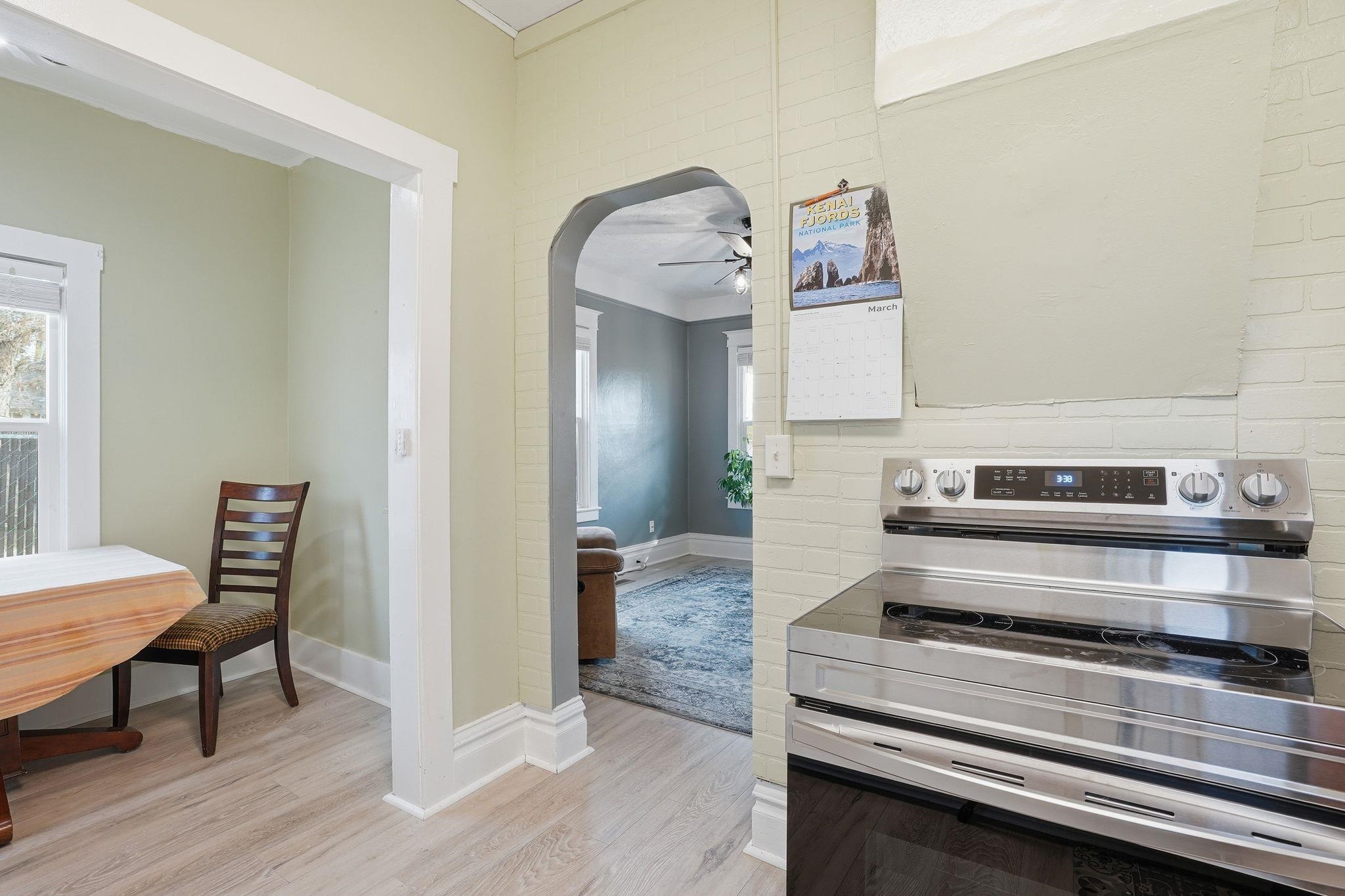 817 E Walton Ave - Photo 14