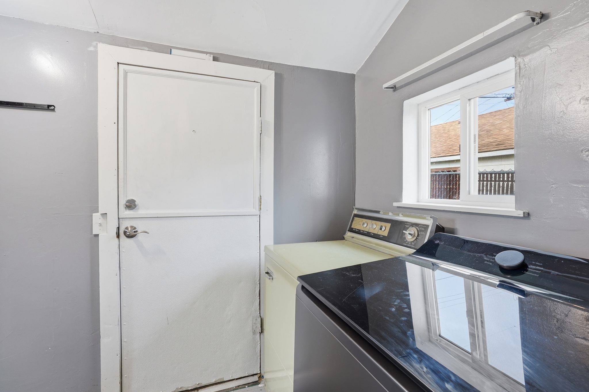 817 E Walton Ave - Photo 29