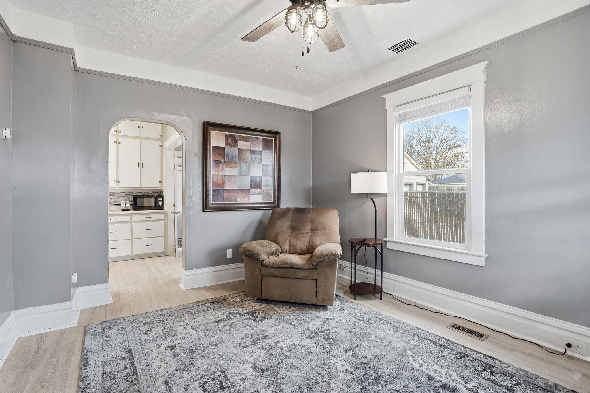 817 E Walton Ave - Photo 8