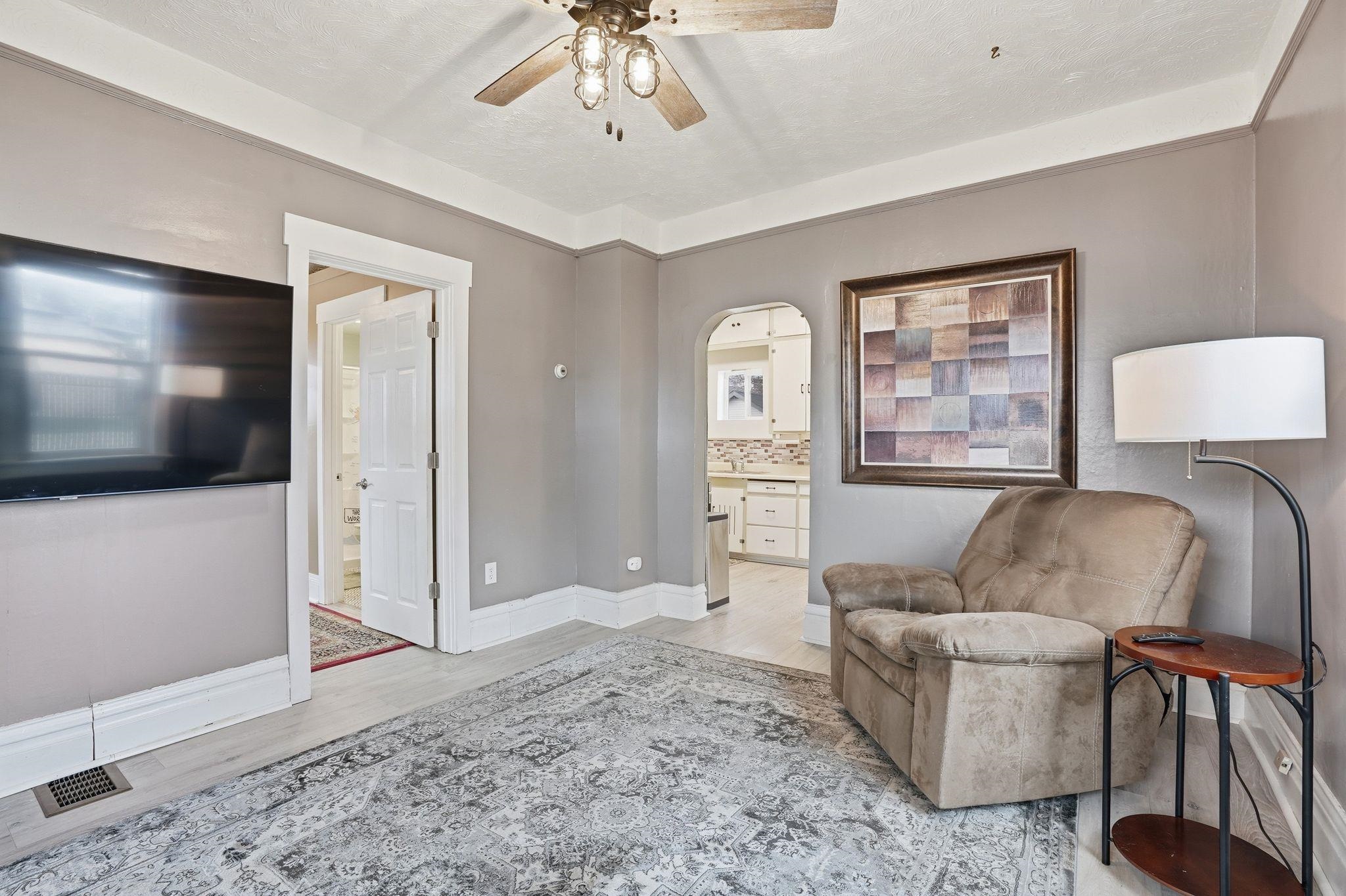 817 E Walton Ave - Photo 9