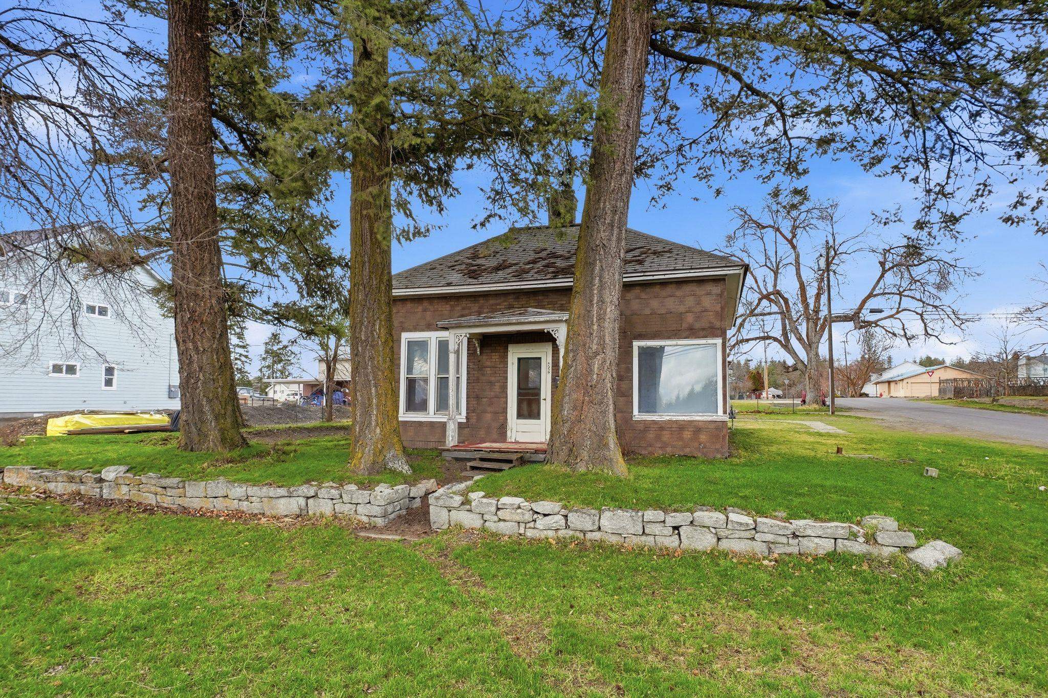 452 S LEFEVRE St - Photo 2