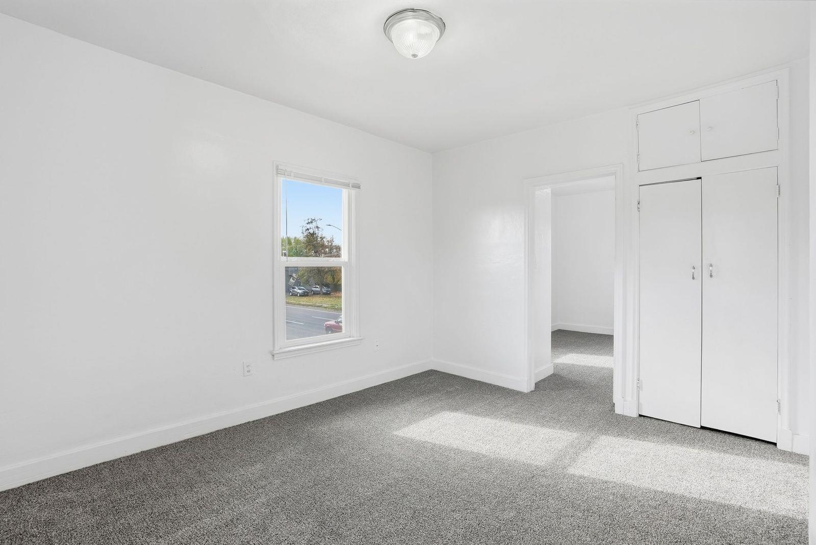 1704 N Ash St - Photo 4