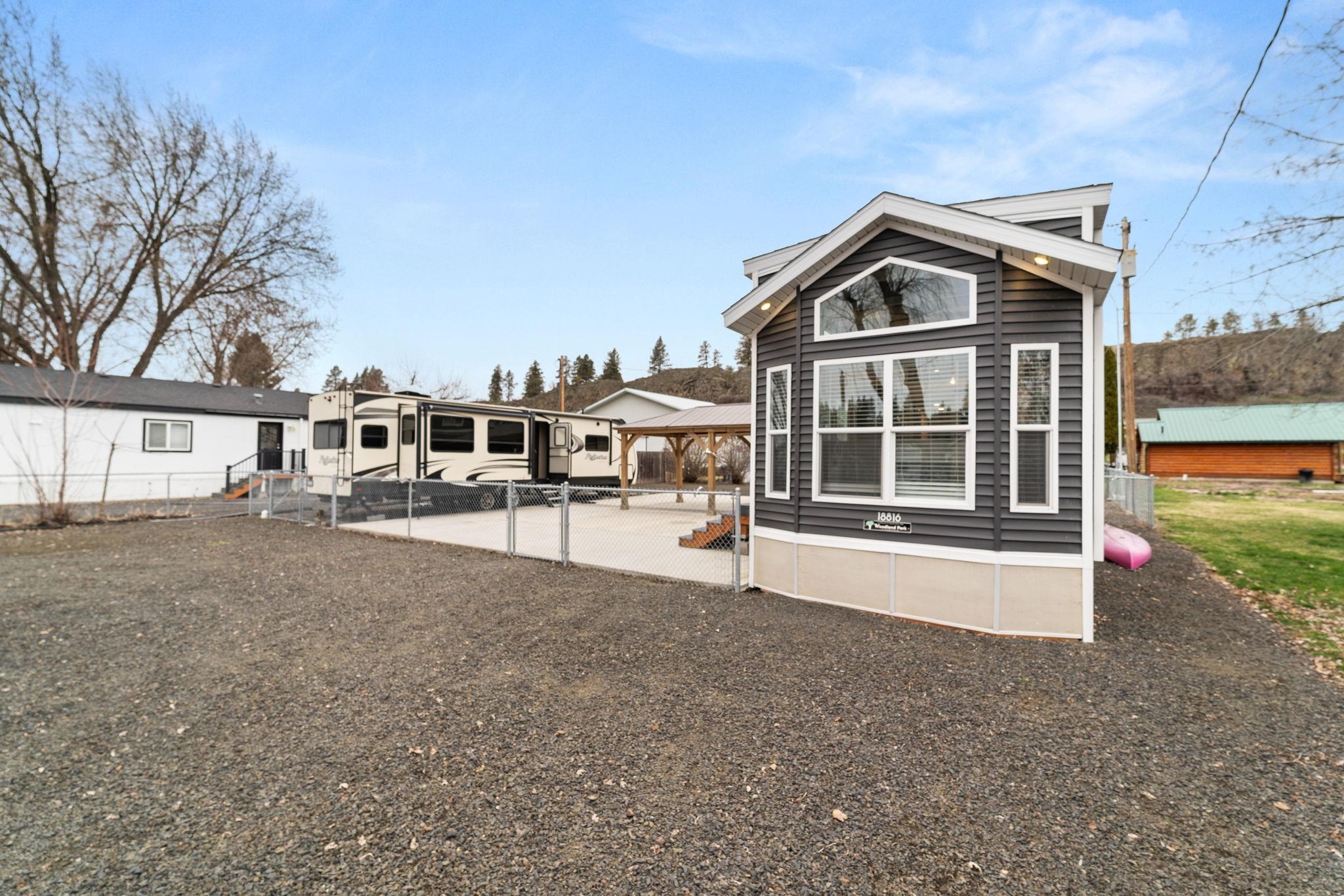 18816 W Pommier Rd - Photo 2