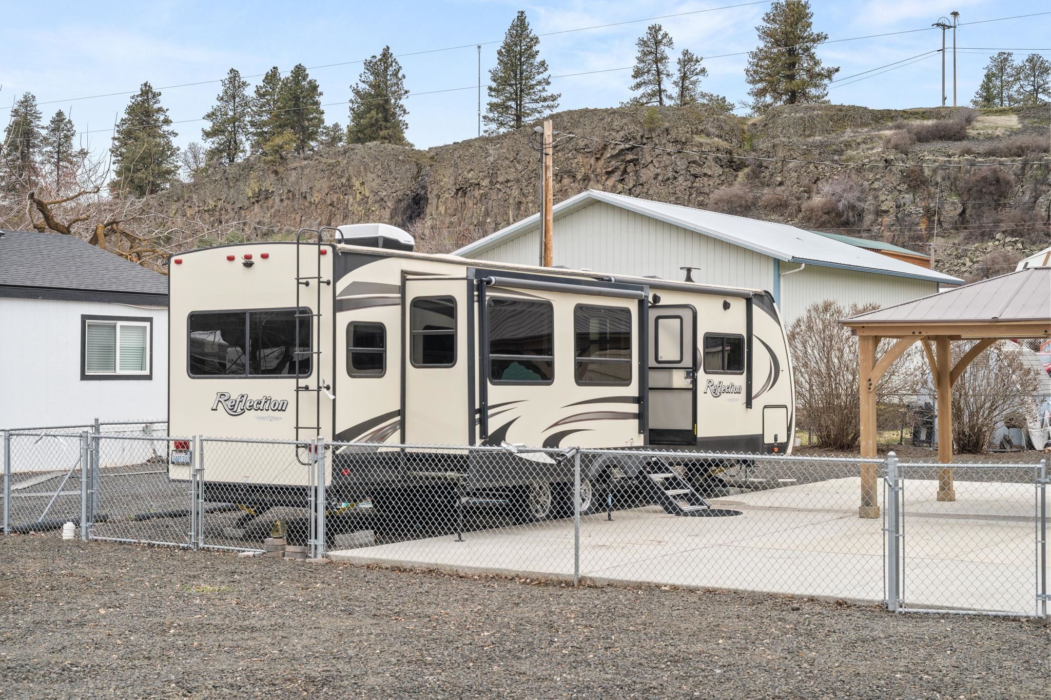18816 W Pommier Rd - Photo 40