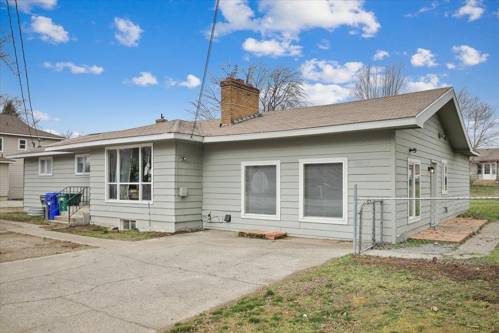 10821 E Mission Ave - Photo 2