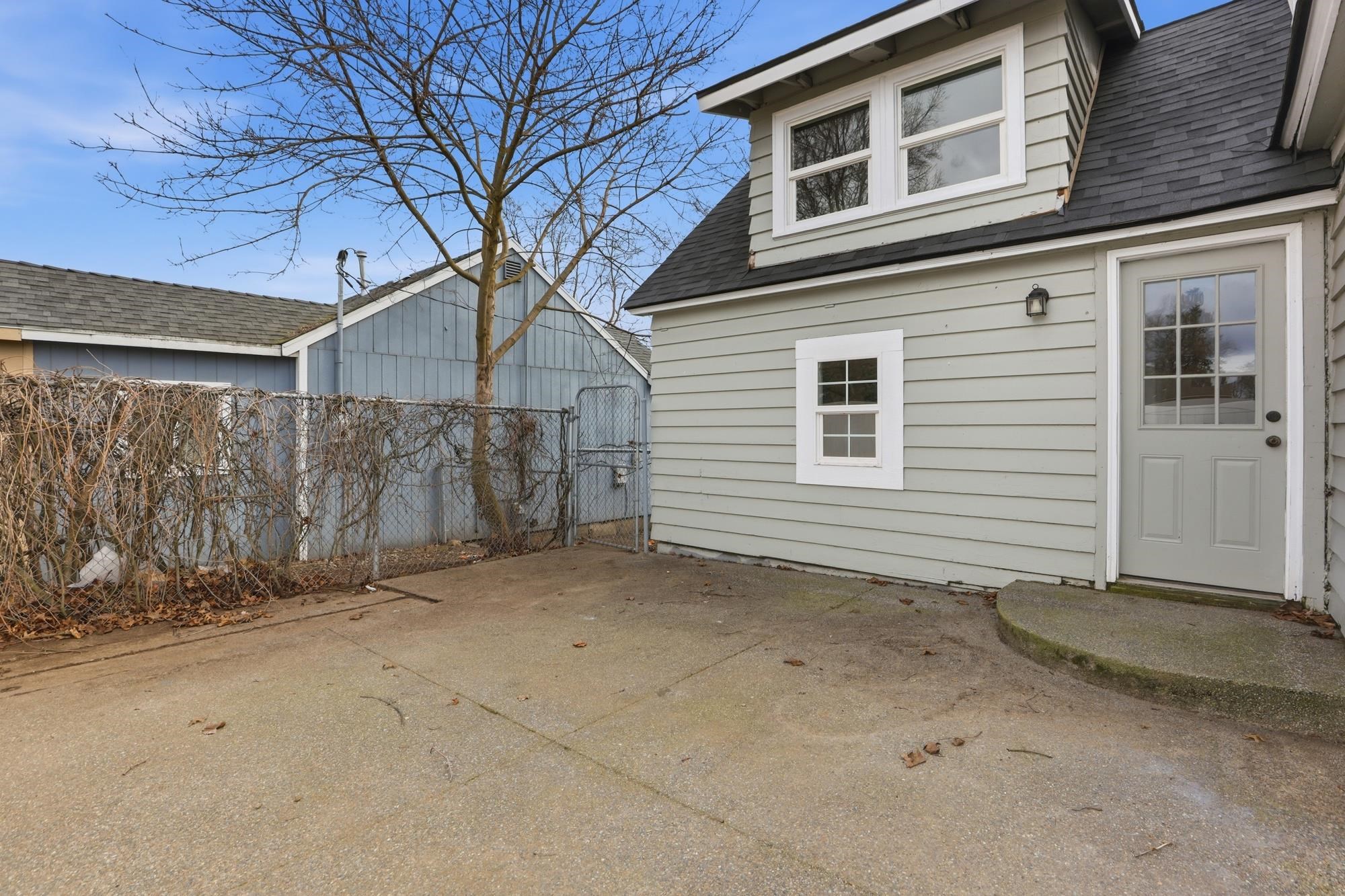 12609 E Main Ave - Photo 32