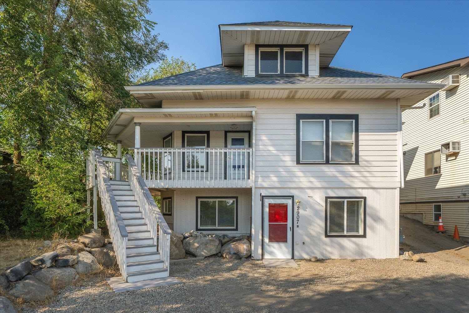 2907 E Jackson Ave - Photo 1