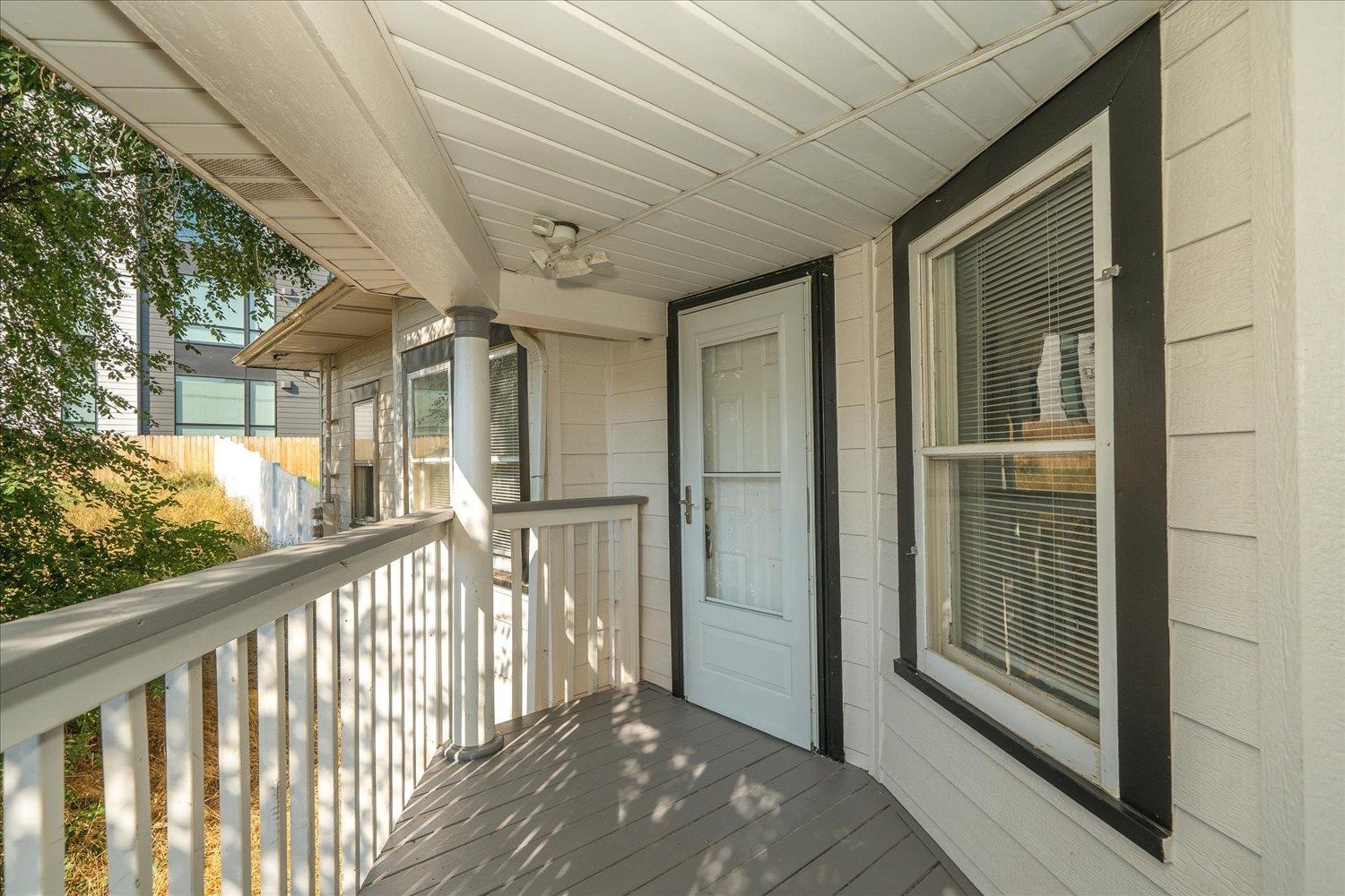 2907 E Jackson Ave - Photo 2