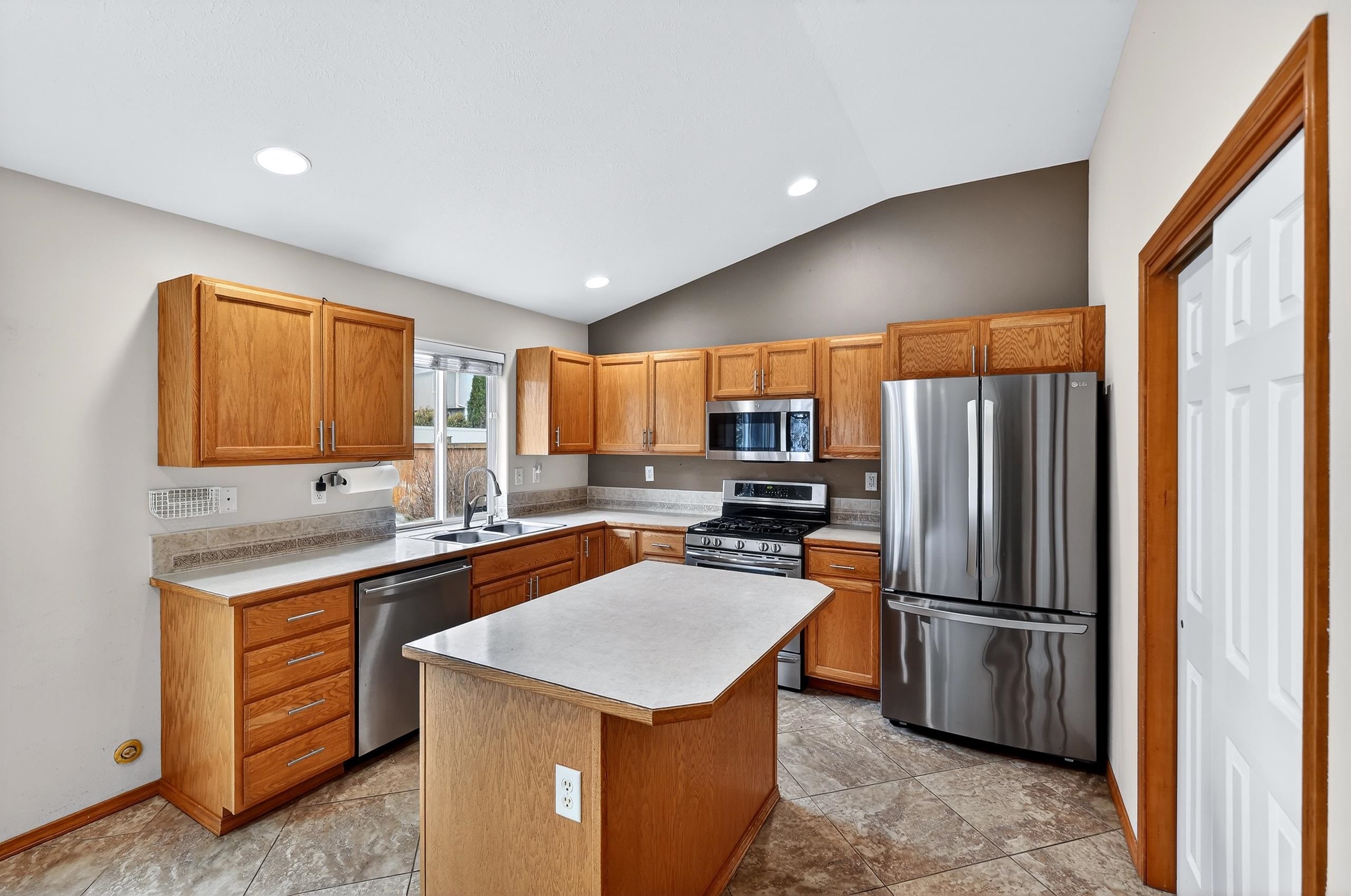 17419 N Edgecrest Rd - Photo 2