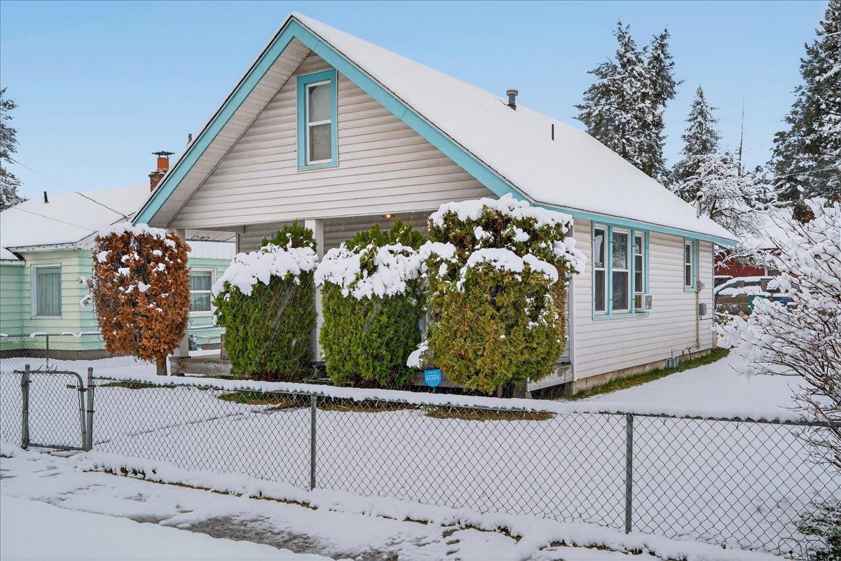 5623 N Regal St - Photo 2