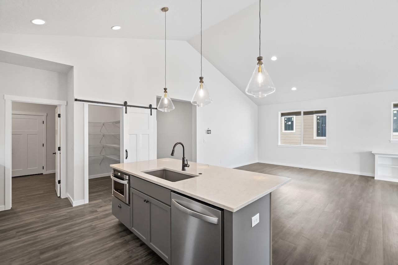 12237 N VALENCIA Ave - Photo 11