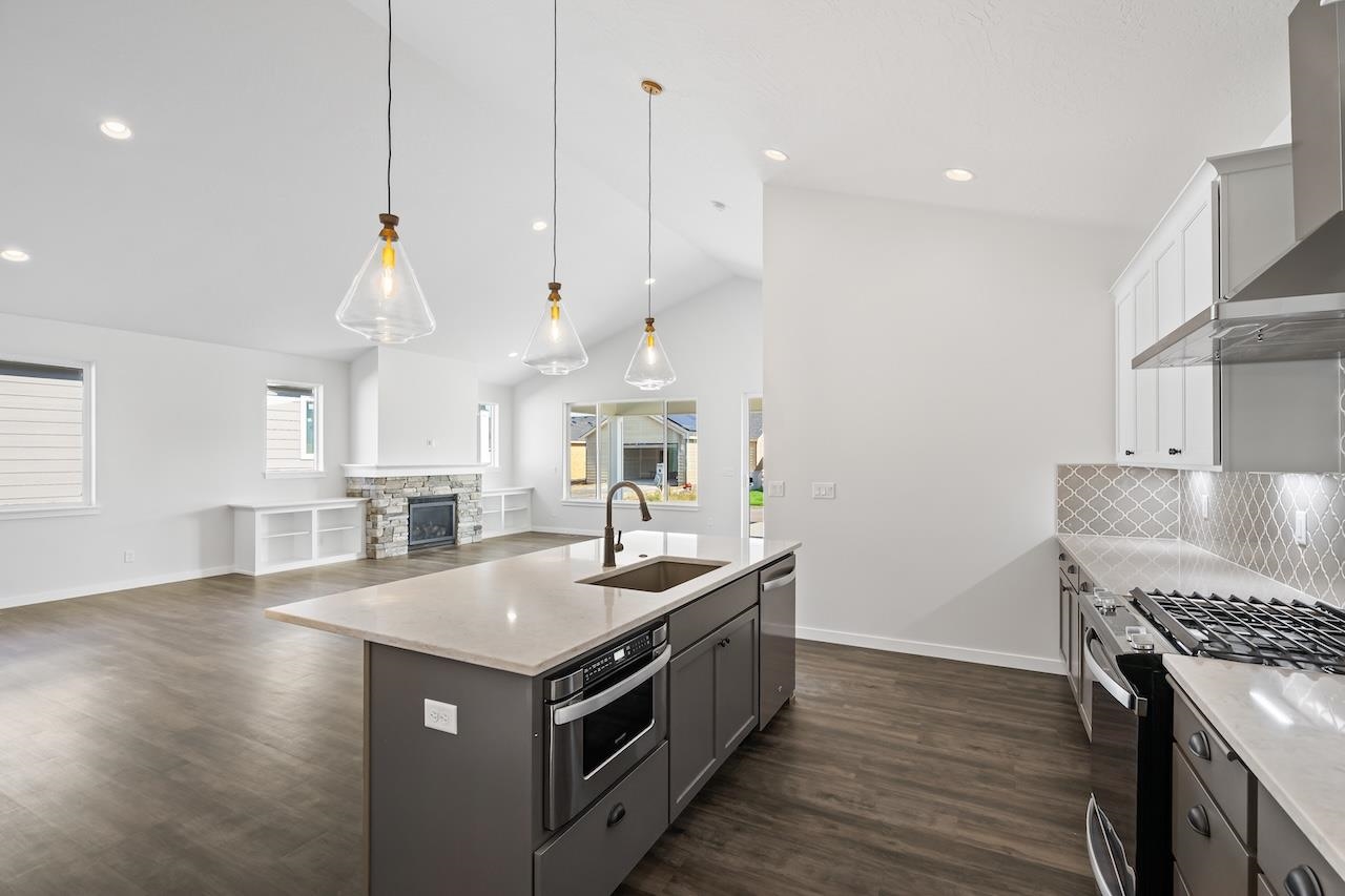 12237 N VALENCIA Ave - Photo 12