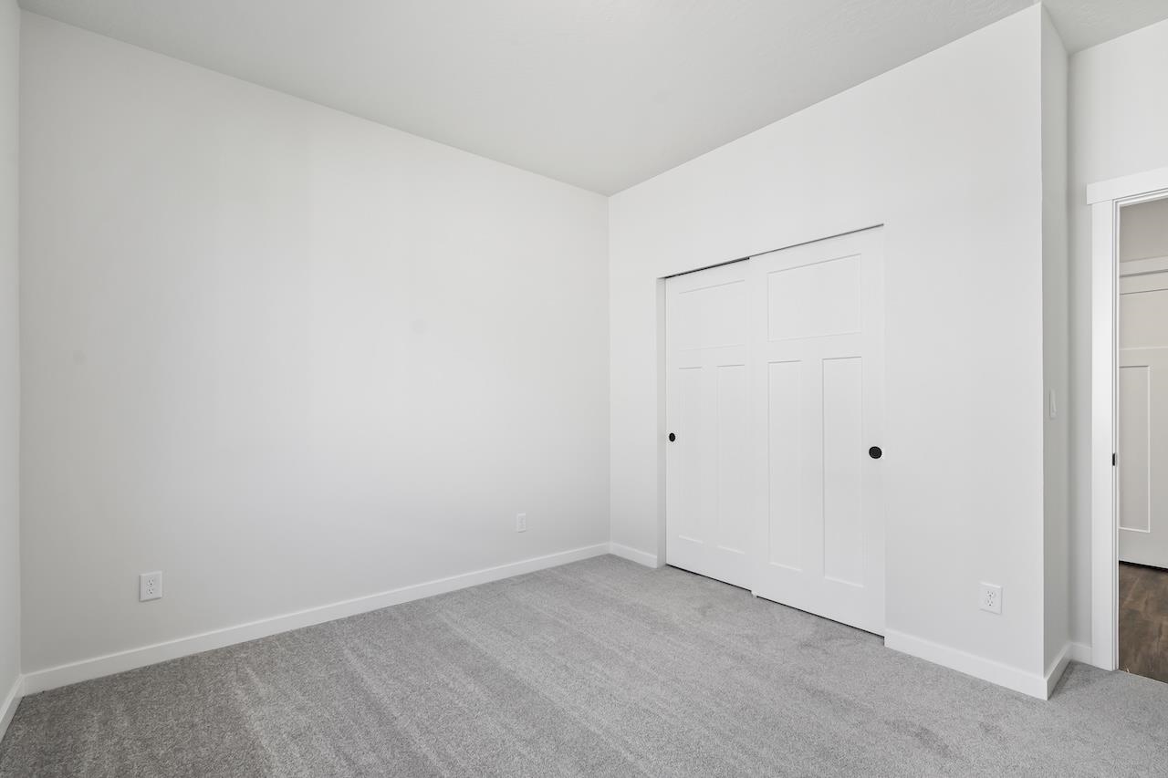12237 N VALENCIA Ave - Photo 21