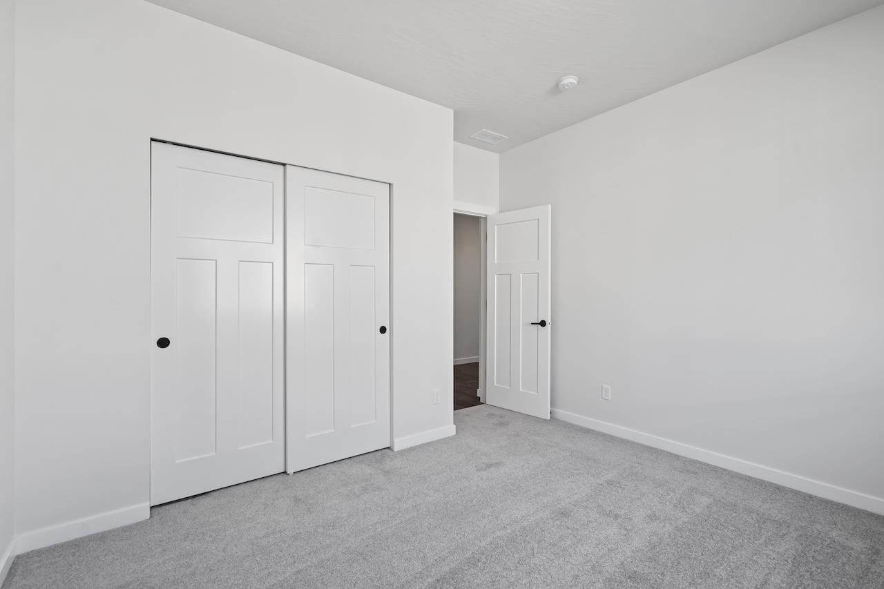 12237 N VALENCIA Ave - Photo 22