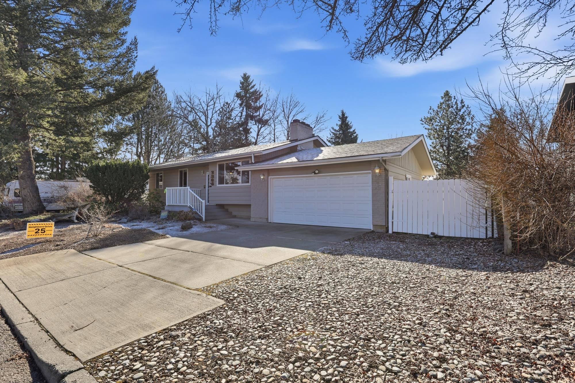 2306 E 49th Ave - Photo 3