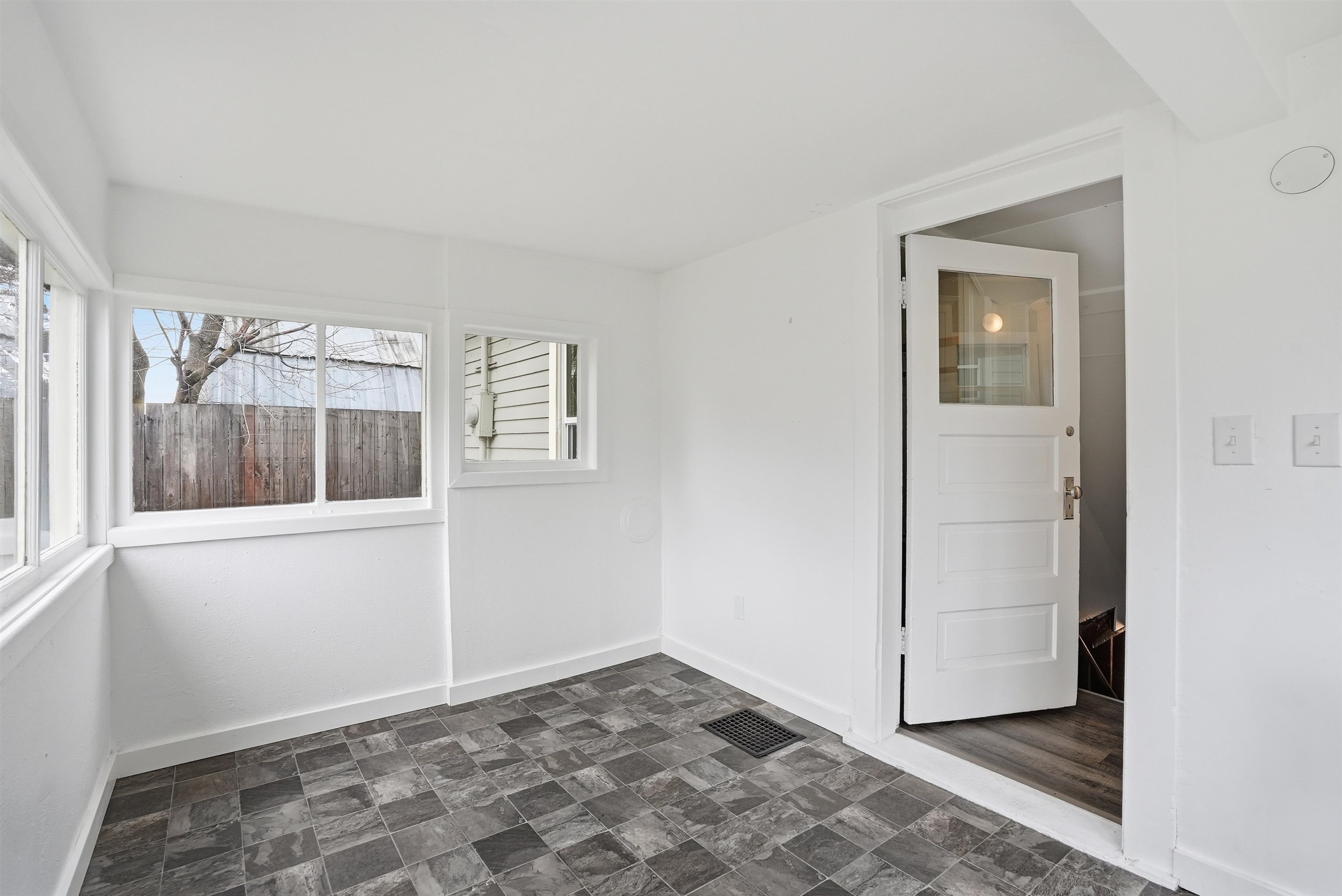 710 E Illinois Ave - Photo 15