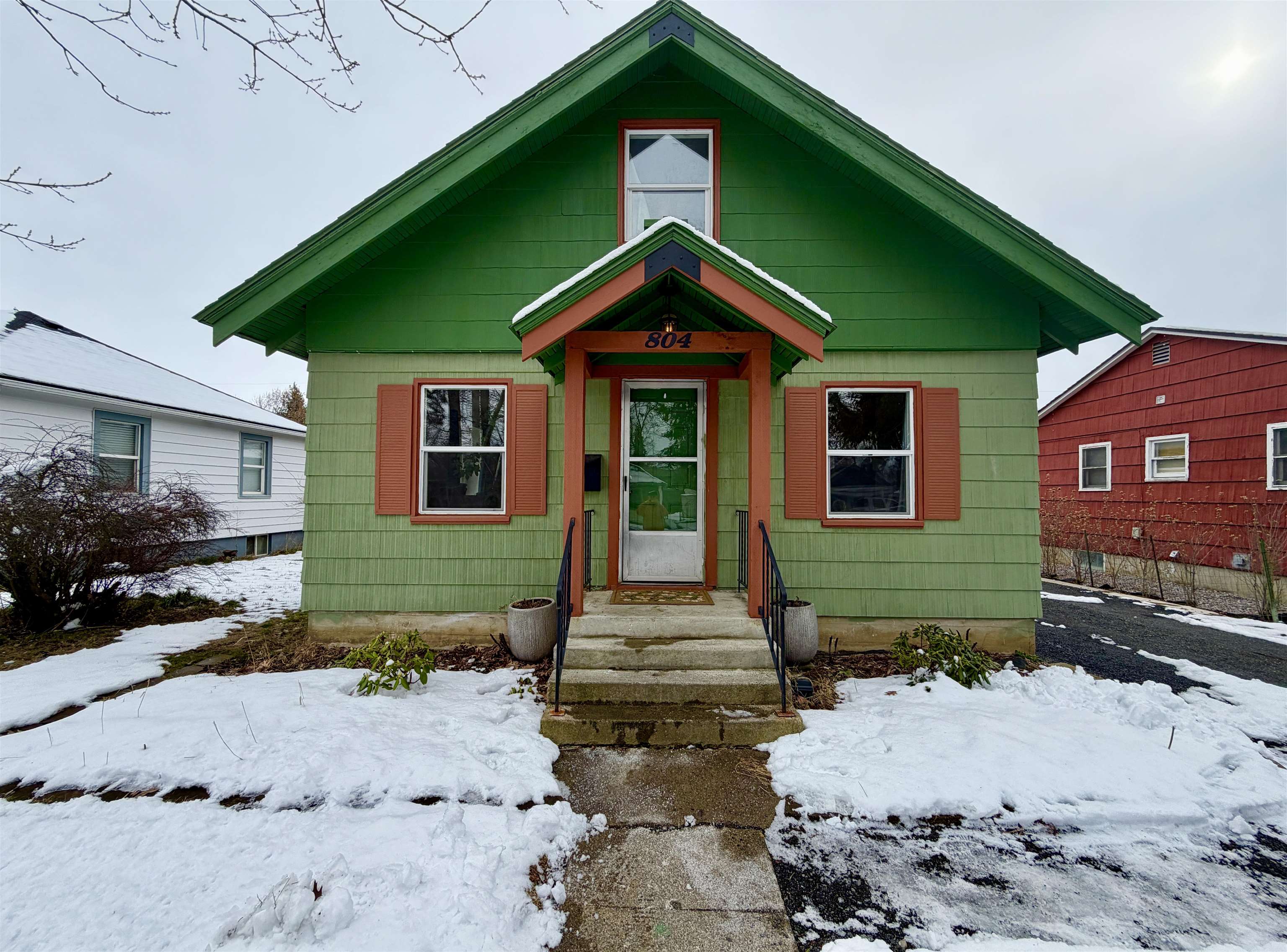 804 E 38th Ave - Photo 1