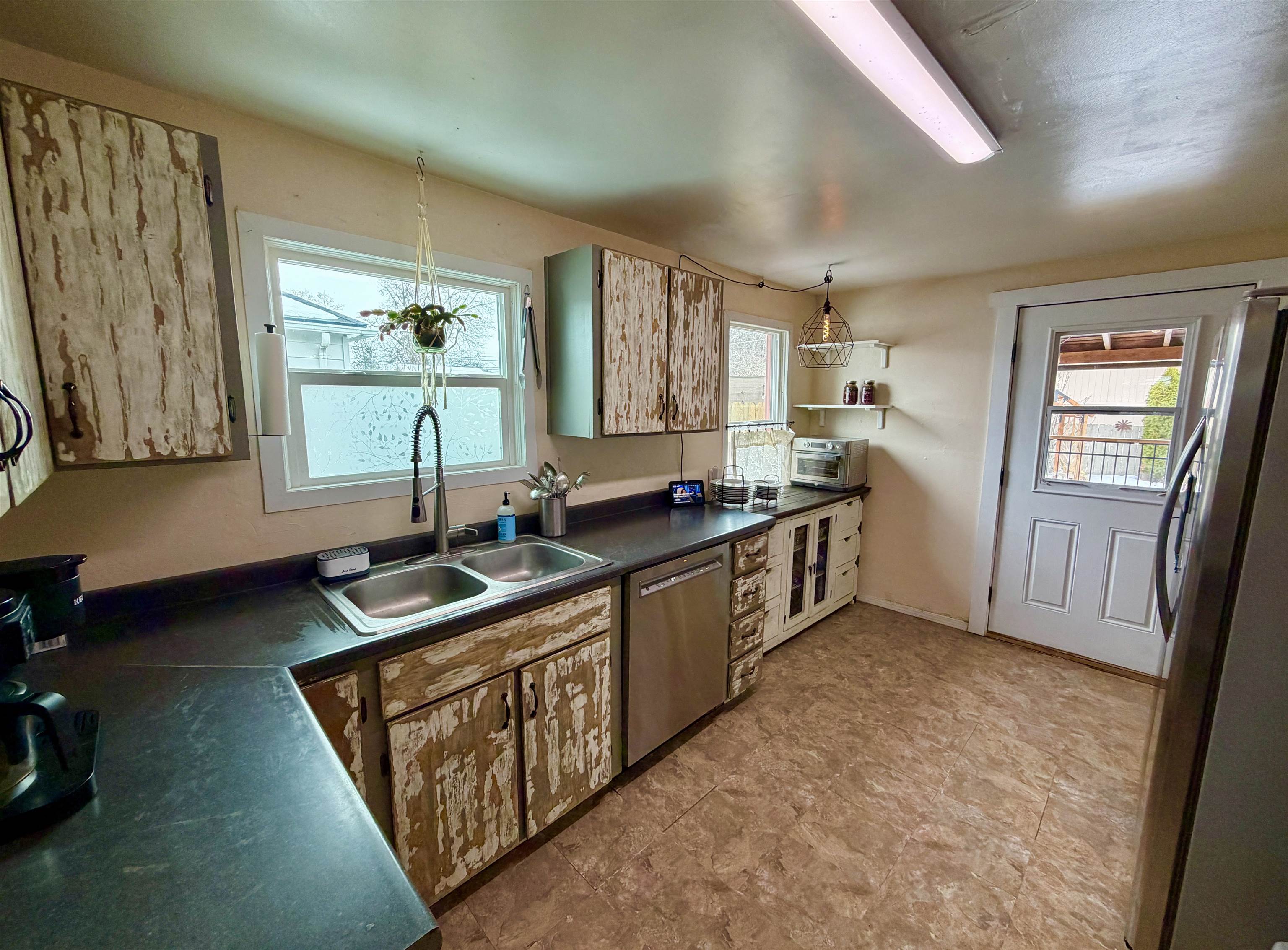 804 E 38th Ave - Photo 4