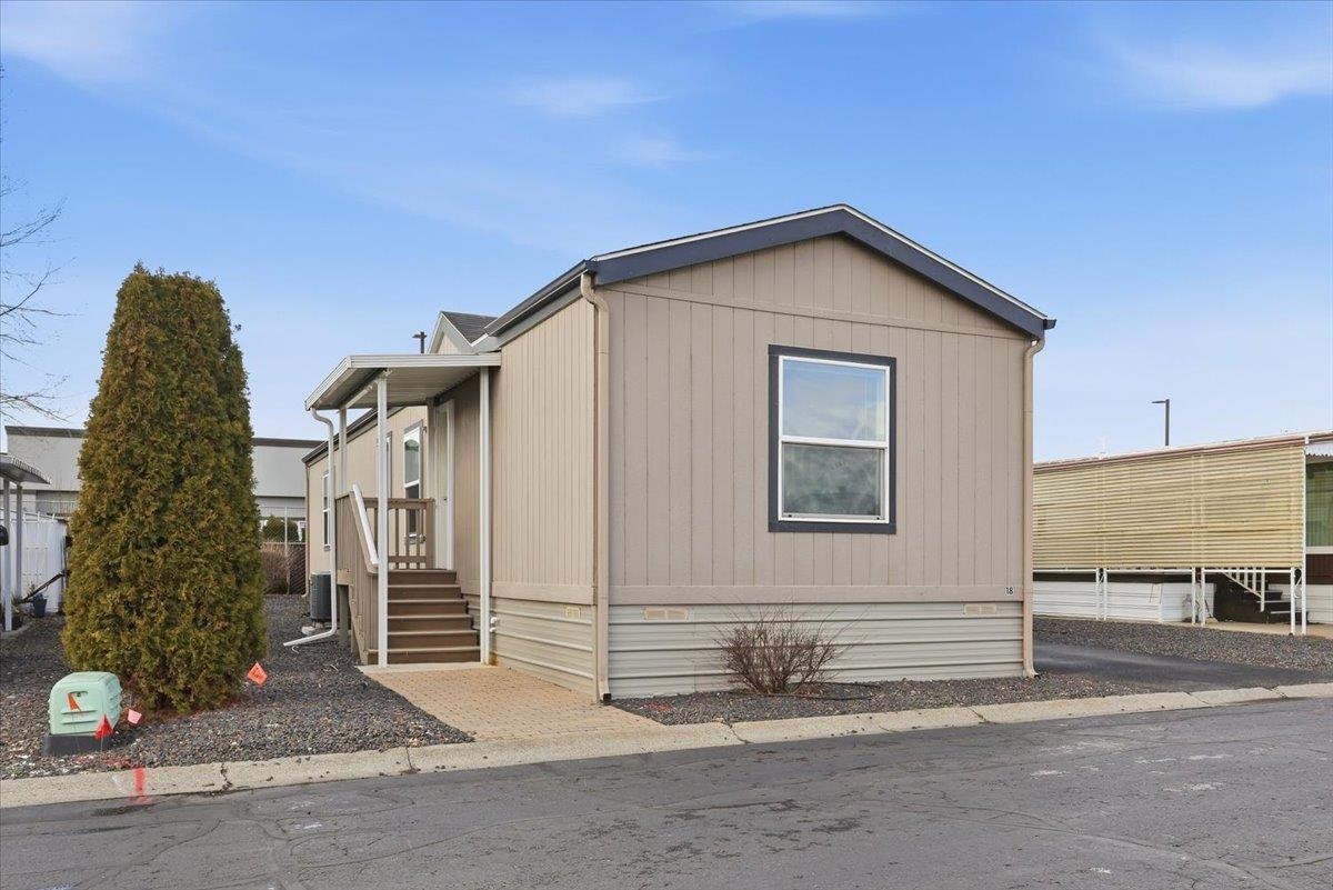 1205 E Lyons Ave - Photo 1