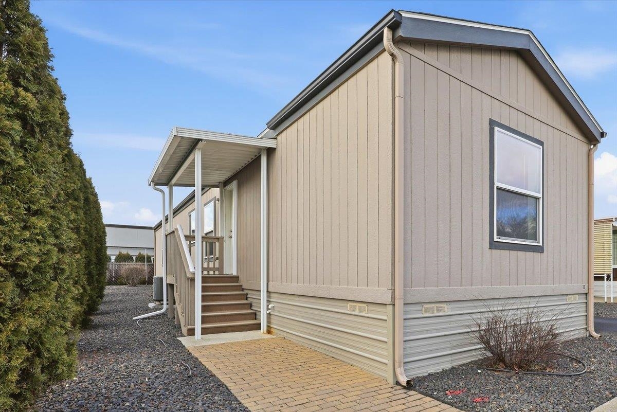 1205 E Lyons Ave - Photo 2