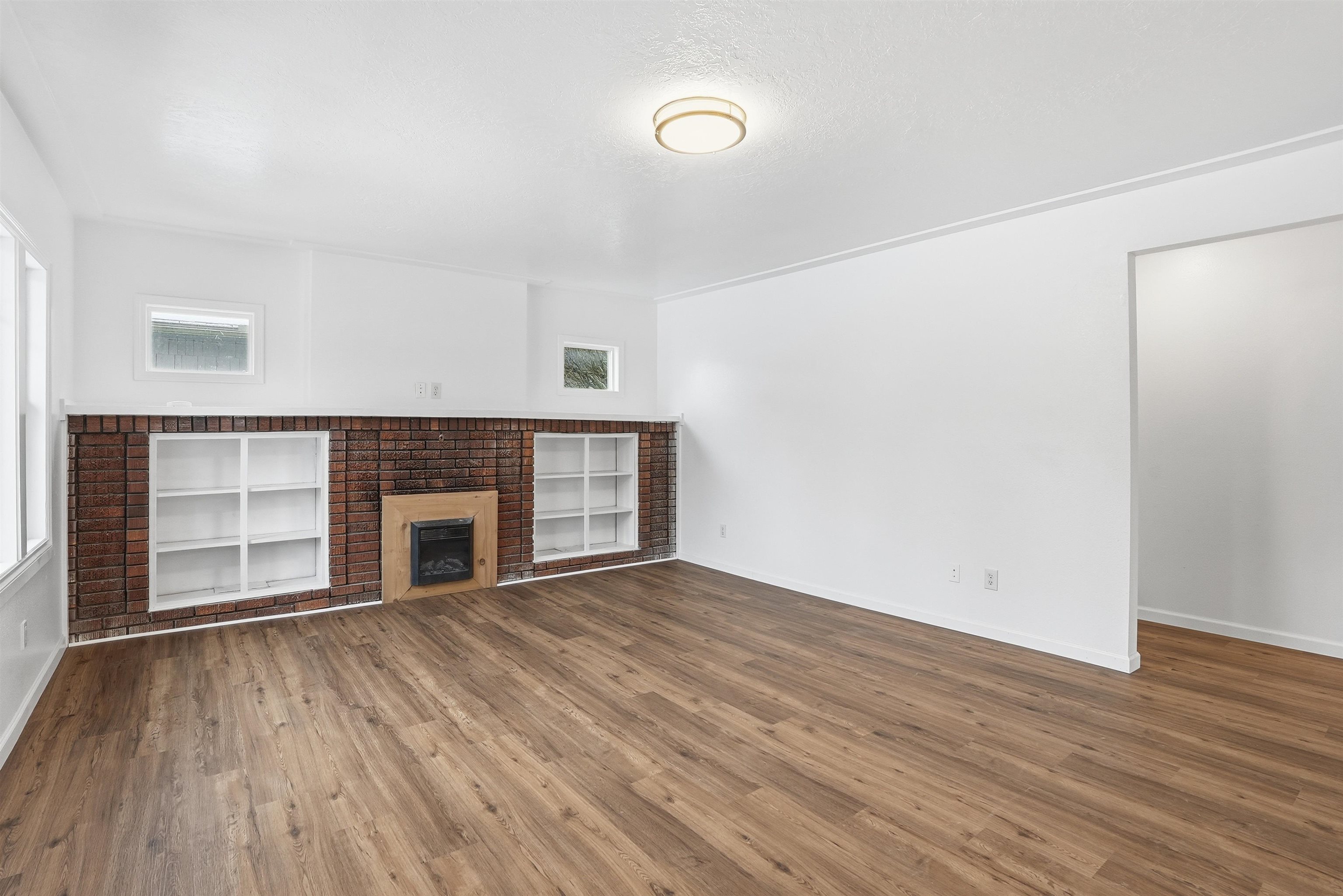 1017 E 29th Ave - Photo 3