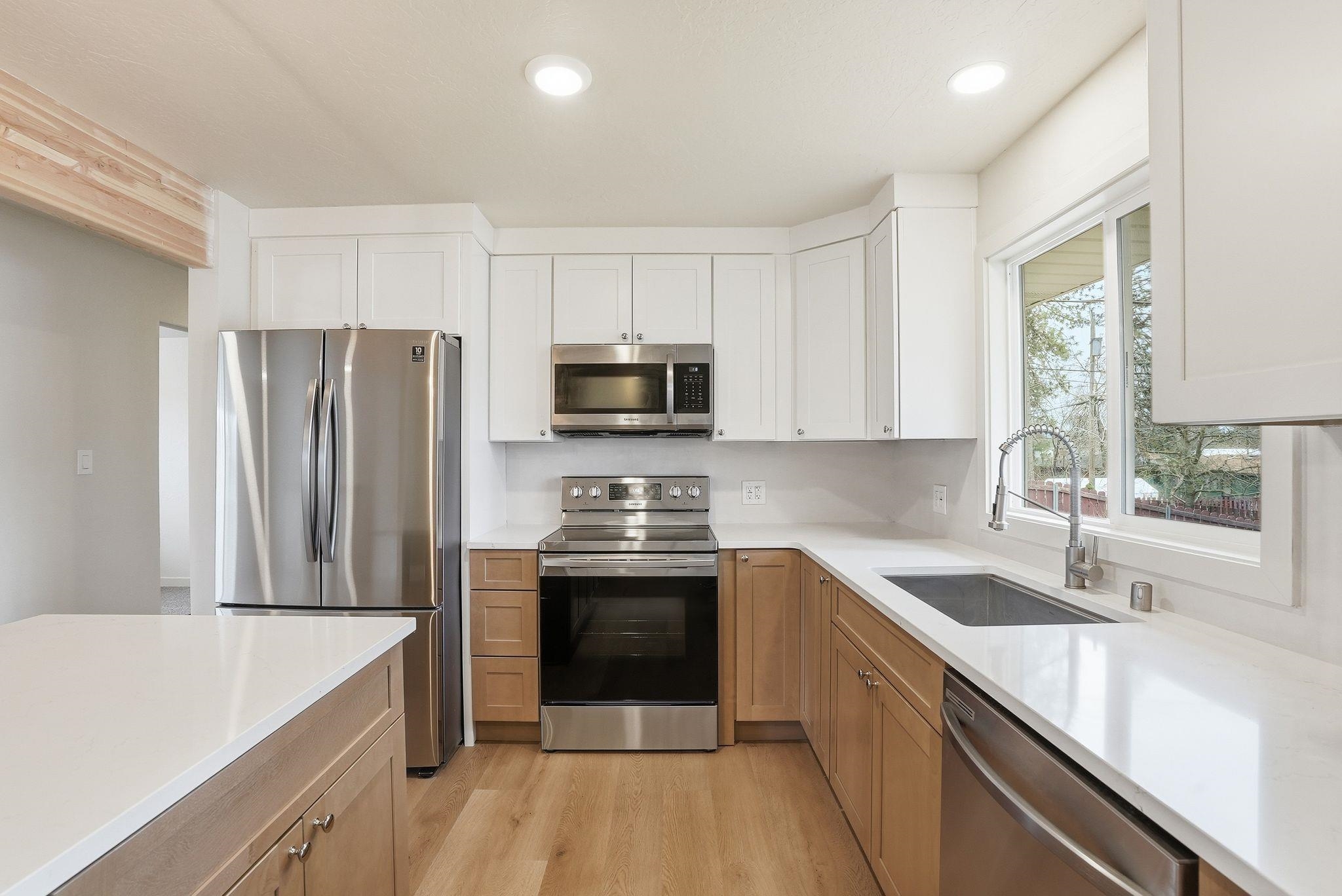 2917 ROSEWOOD Ave - Photo 9