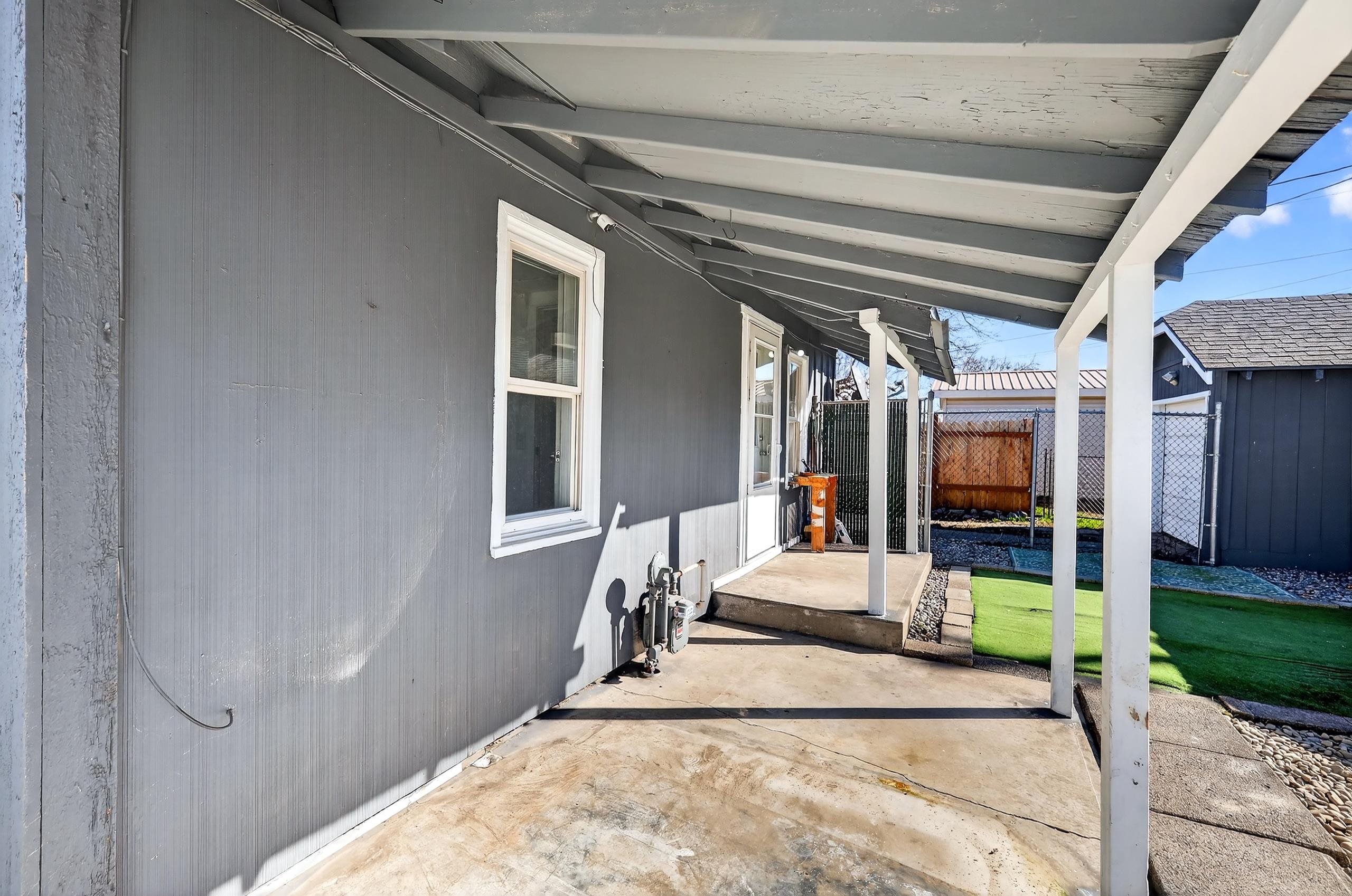 1818 E Bismark Ave - Photo 36