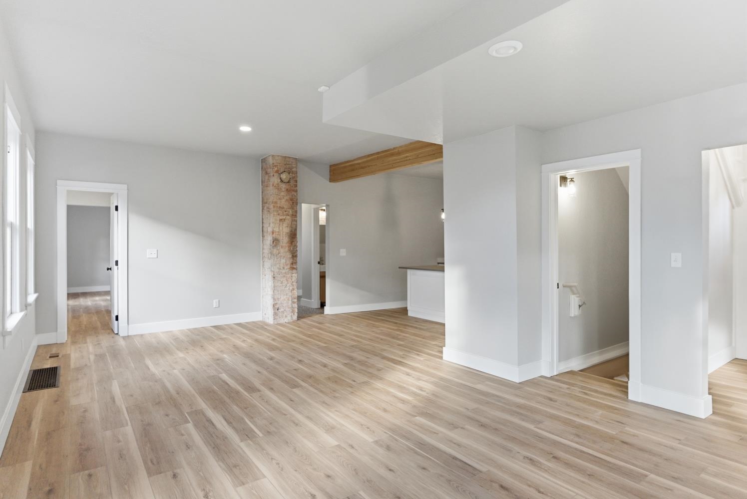 613 E 9th Ave - Photo 12