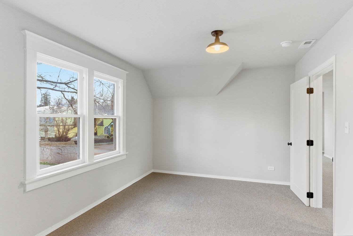 613 E 9th Ave - Photo 16