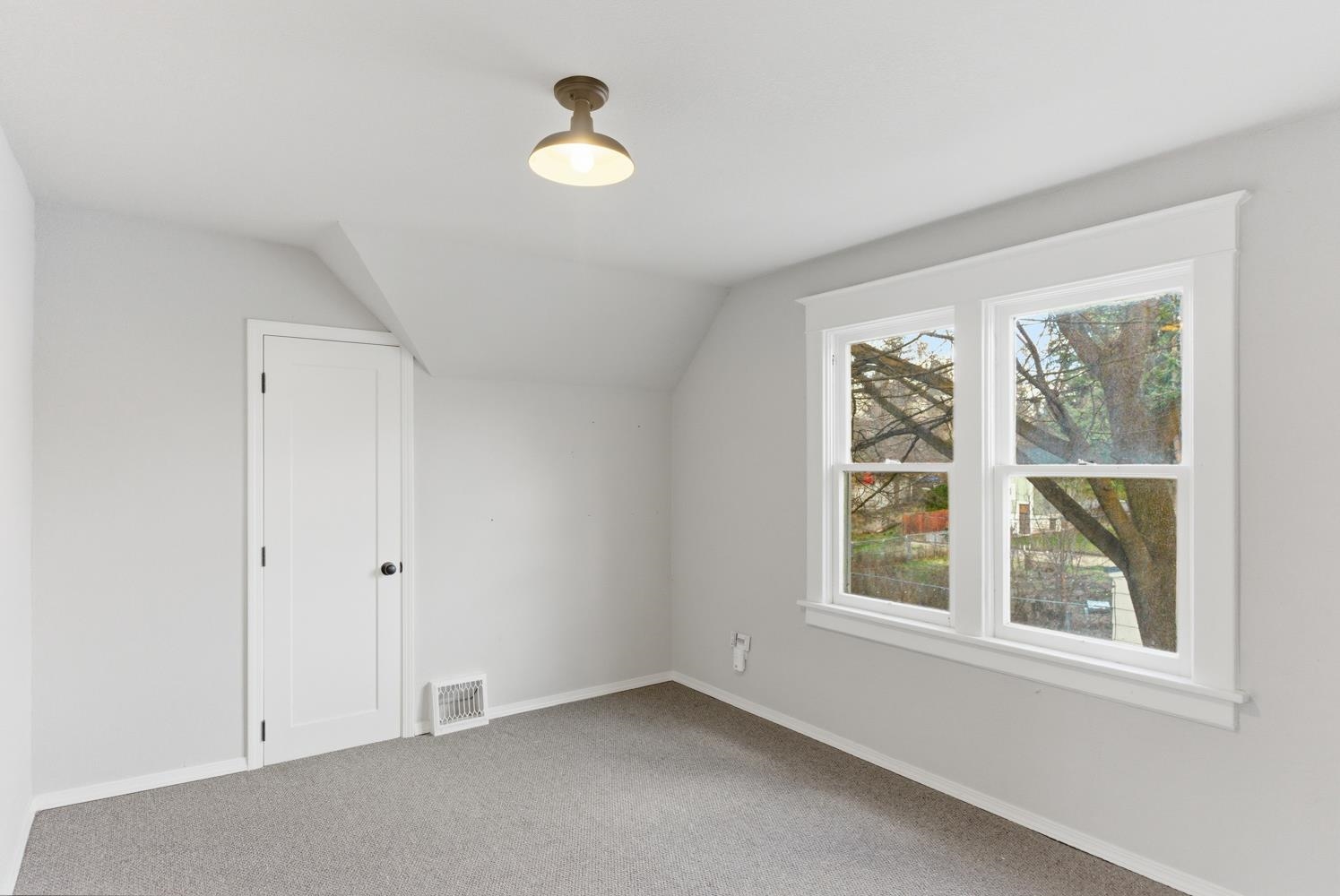 613 E 9th Ave - Photo 17