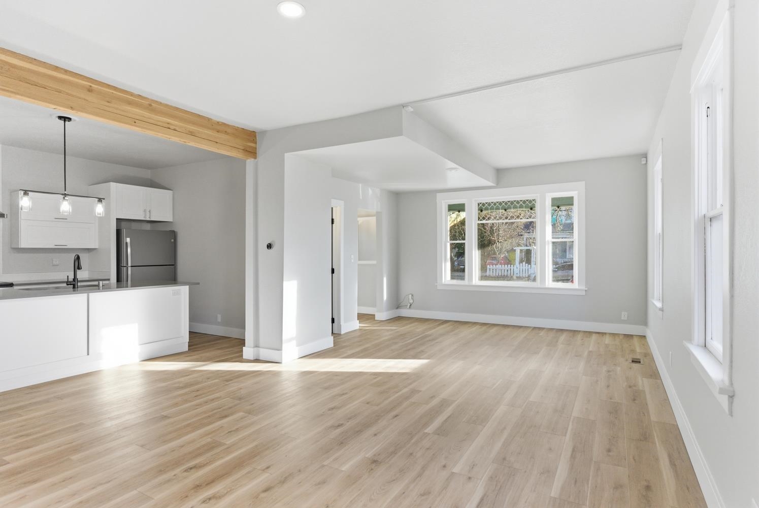 613 E 9th Ave - Photo 5