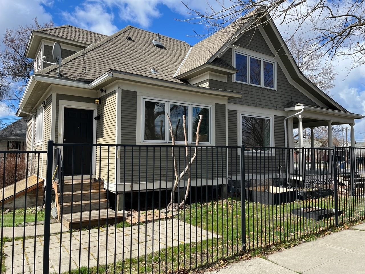 328 E Indiana Ave - Photo 3