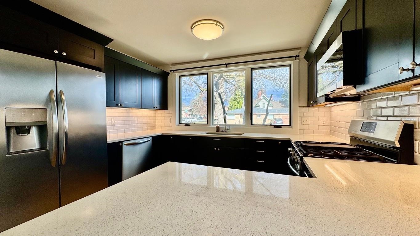 328 E Indiana Ave - Photo 10