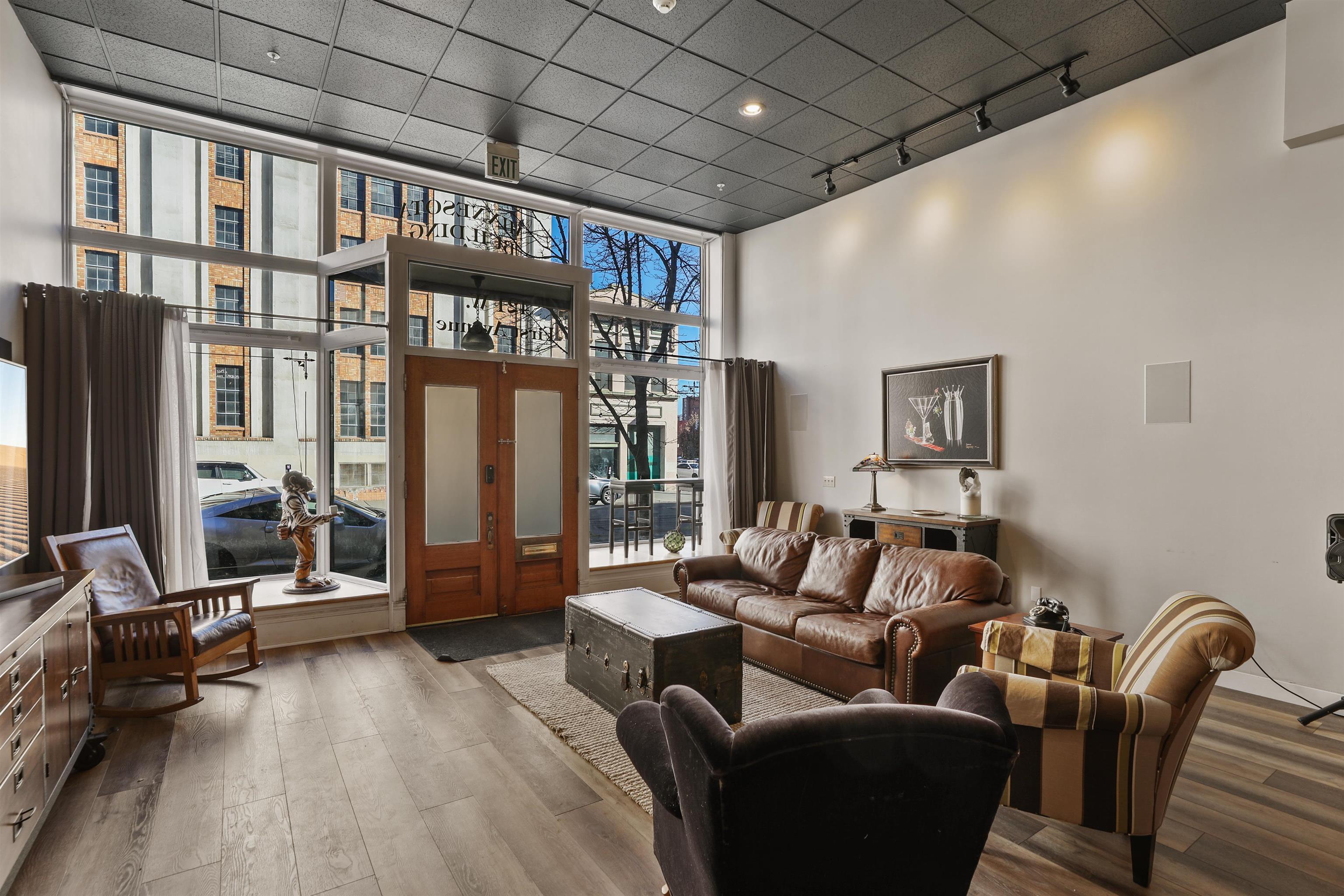 423 W 1st Ave - Photo 2